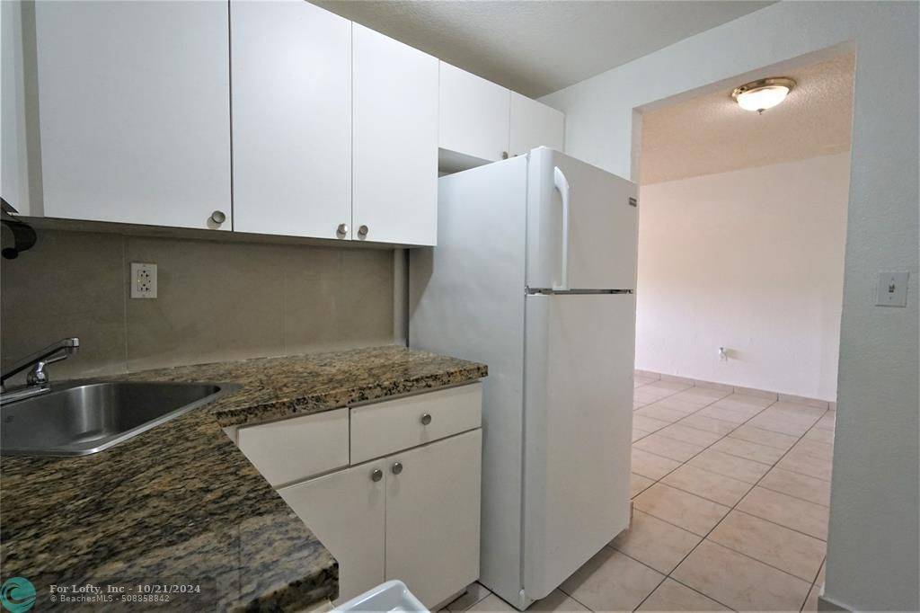 Hialeah, FL 33014,606 W 81st St  #328