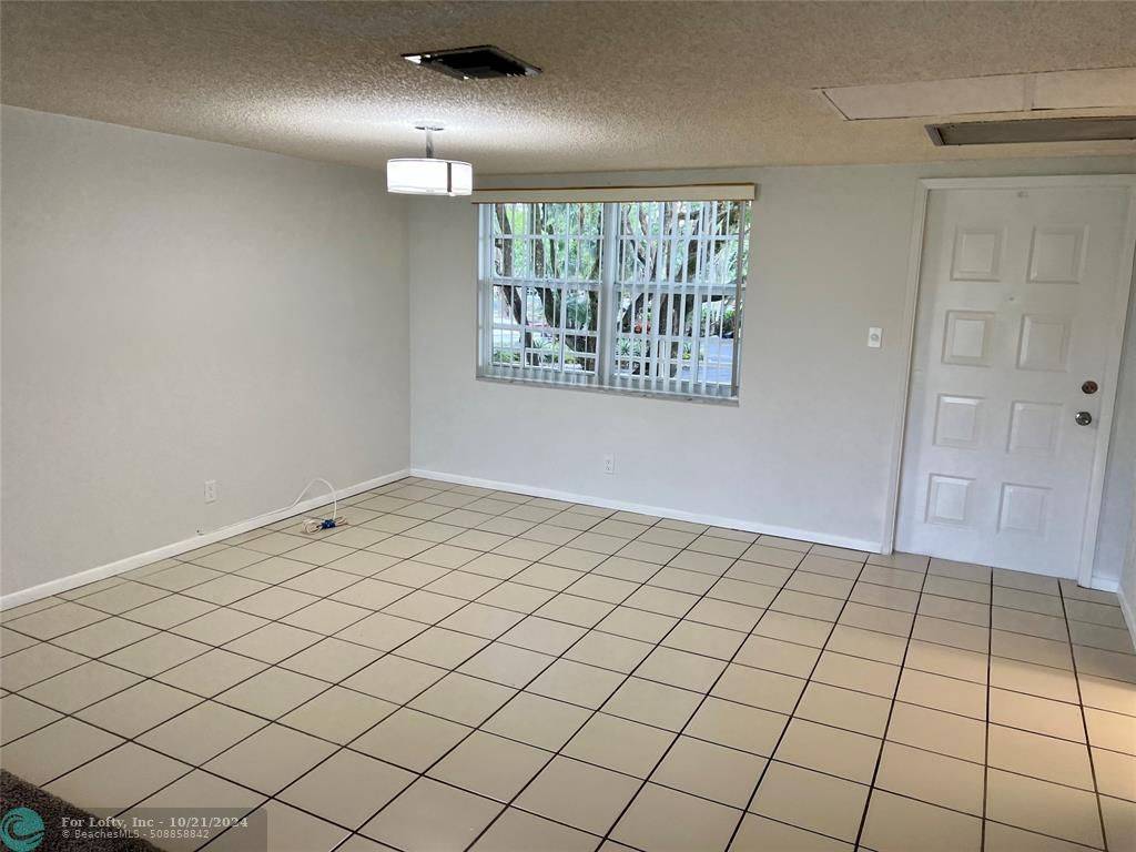 Pompano Beach, FL 33069,565 Oaks Ln  #209