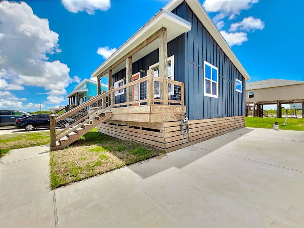 Rockport, TX 78382,414 FOREST OAK LN