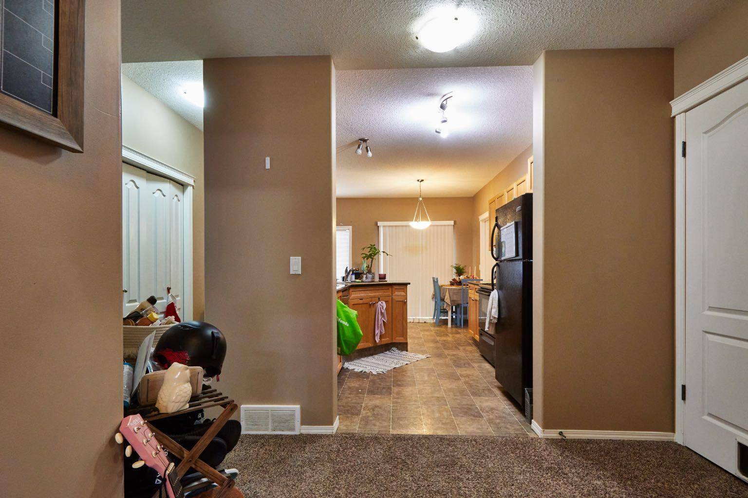 Medicine Hat, AB T1B0E8,93 Somerset LN SE