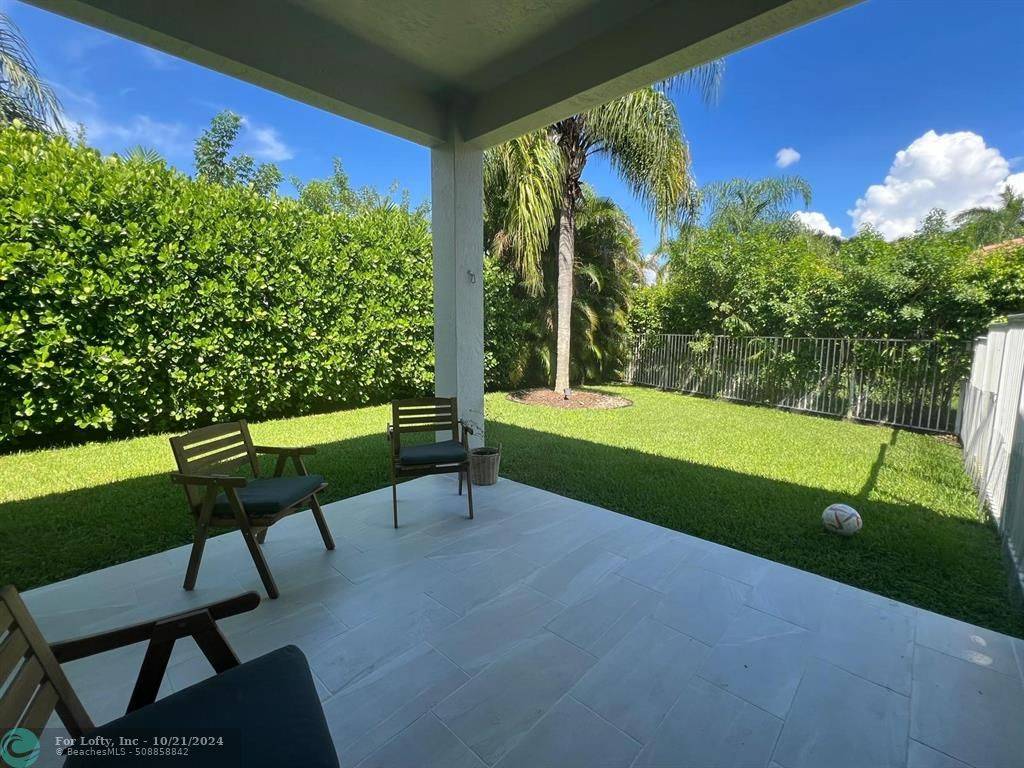 Weston, FL 33327,522 Live Oak Ln