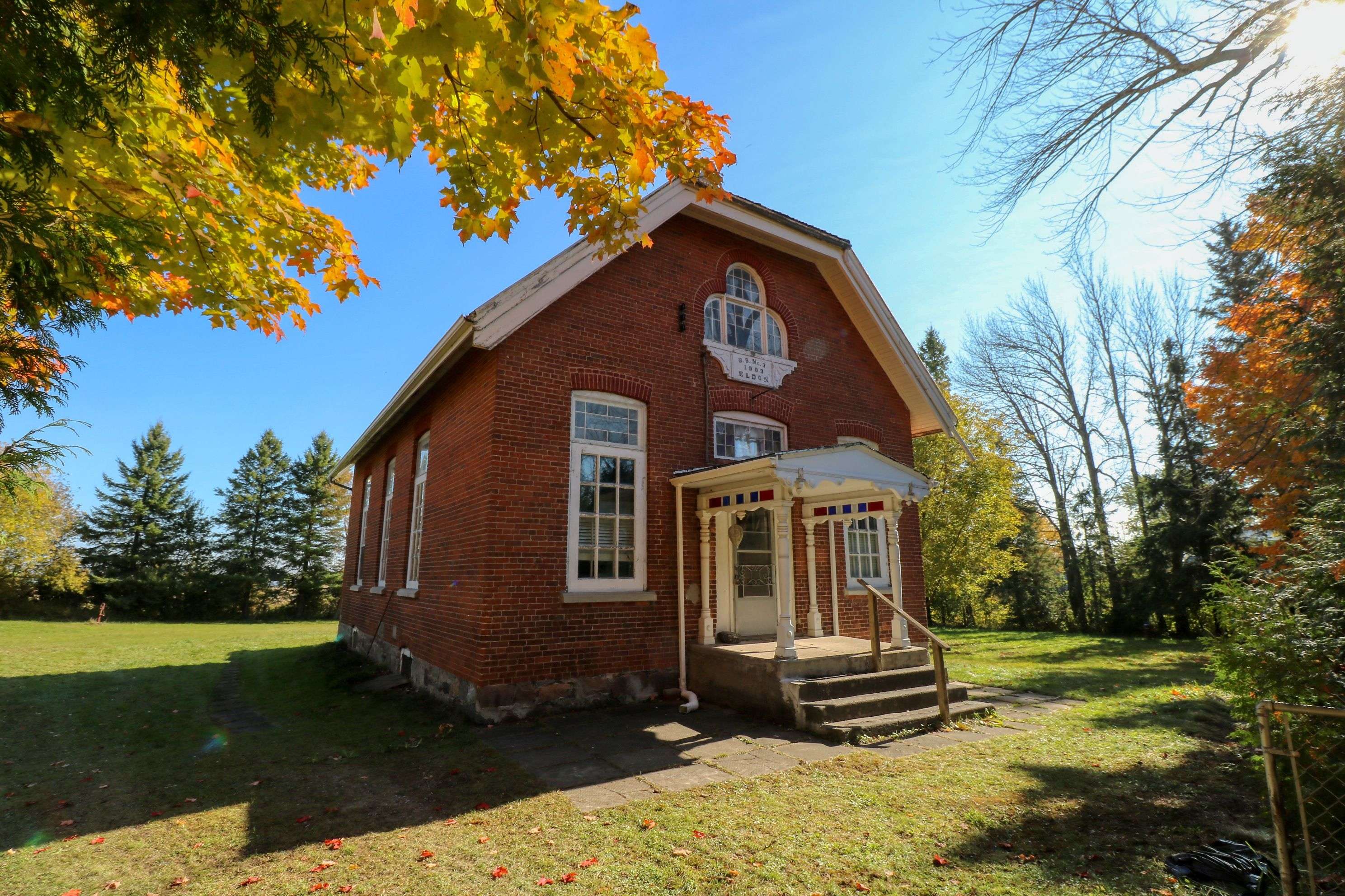 Kawartha Lakes, ON K0M 2T0,678 Sandringham RD