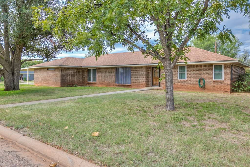 Bronte, TX 76933,324 Cumbie St