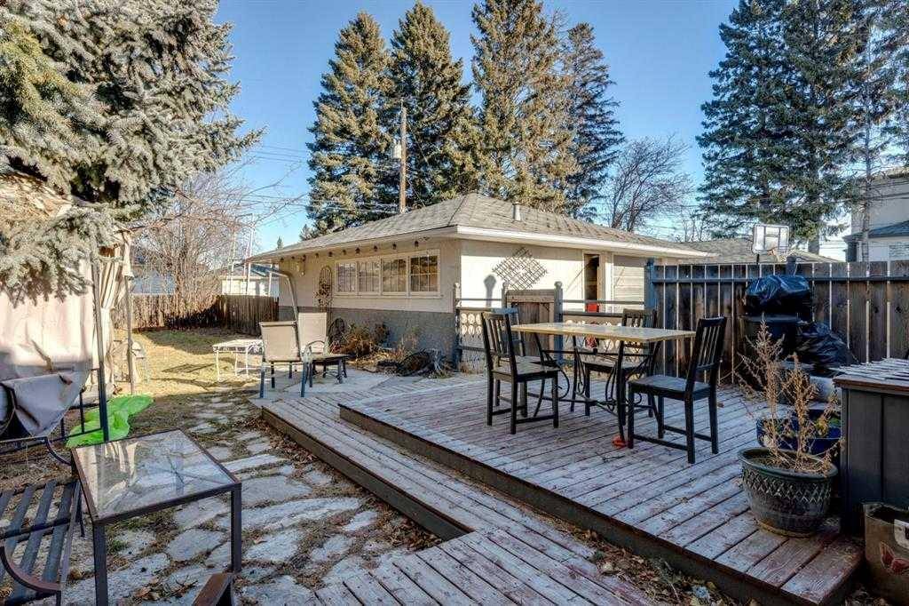 Calgary, AB T2K0H1,132 42 AVE NW