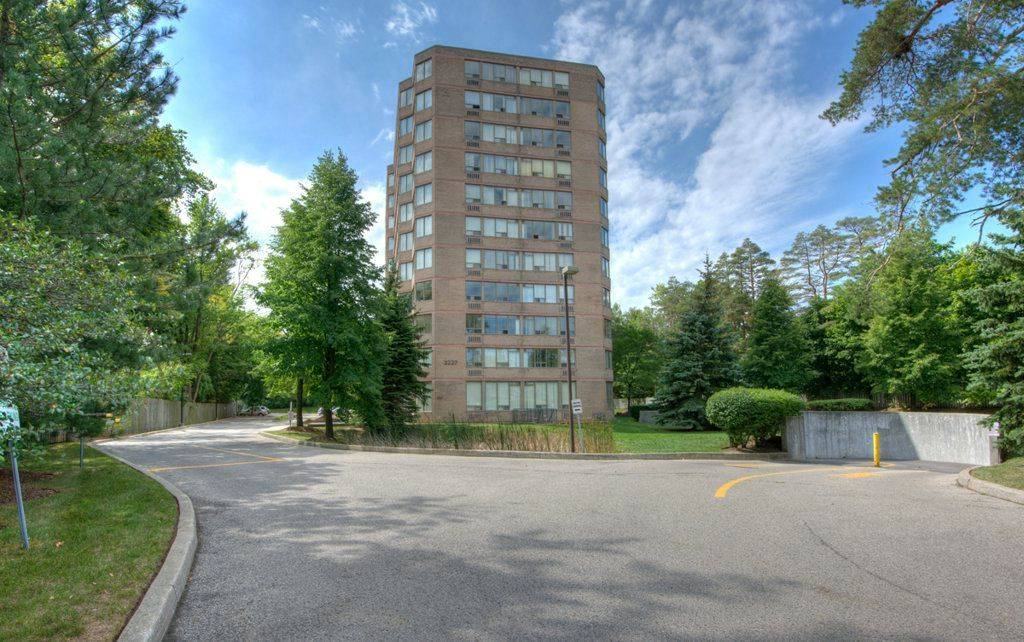 Kitchener, ON N2A 3Z9,3227 King ST E #408