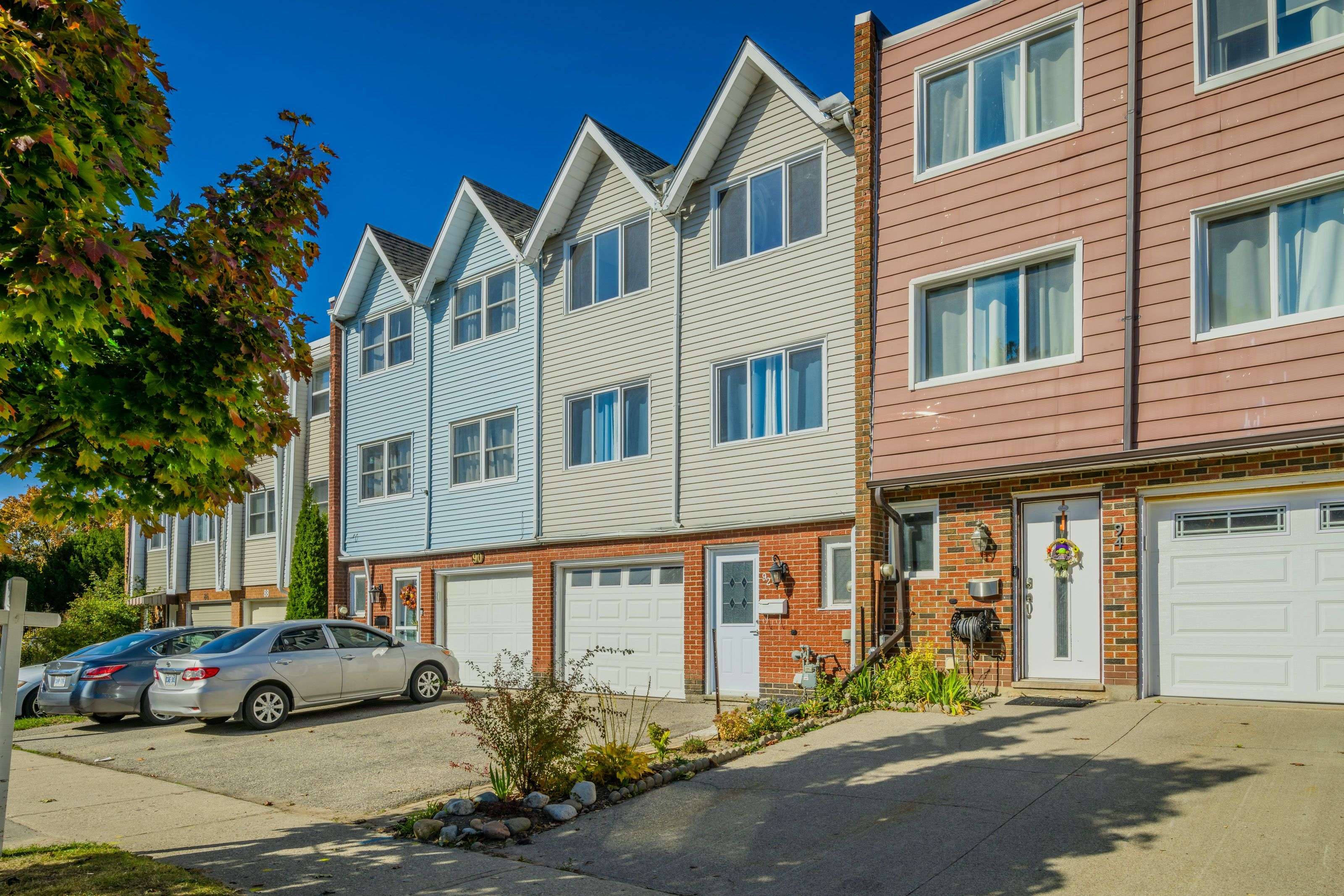 Kitchener, ON N2M 5A3,92 CHARLES BEST PL