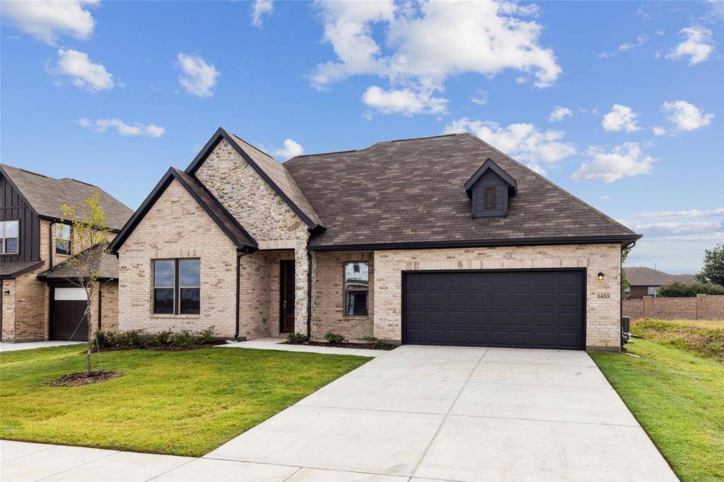 Van Alstyne, TX 75495,614 Metallic Tree Lane