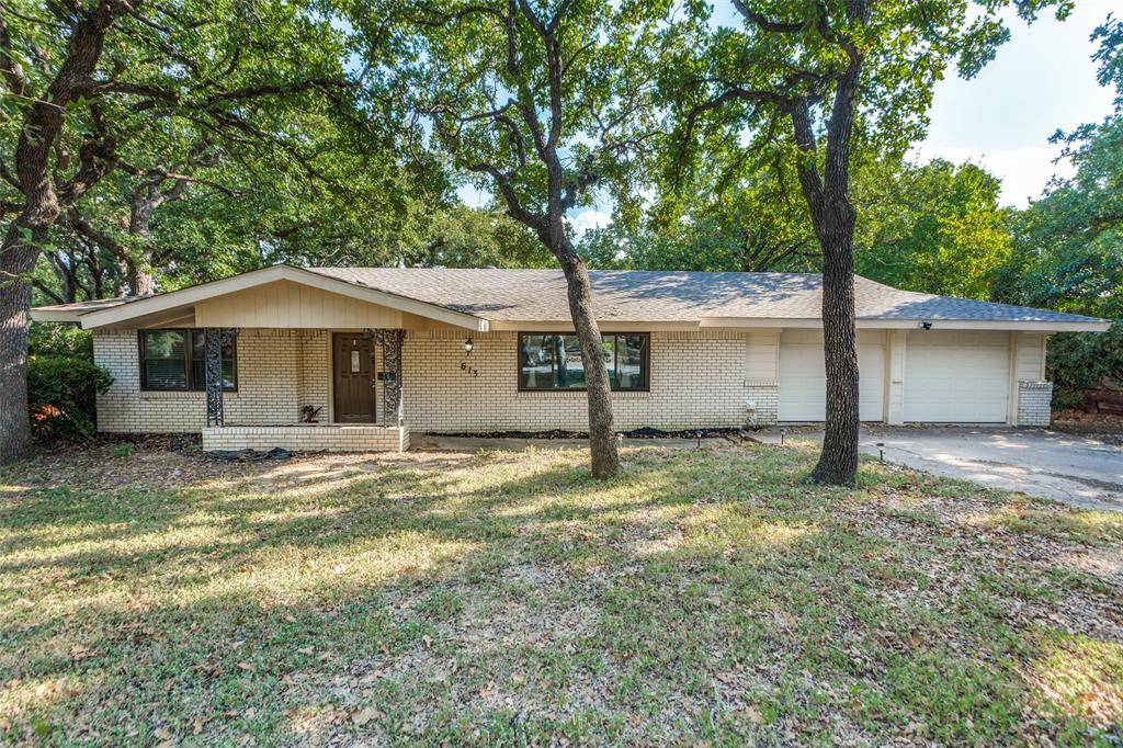 Hurst, TX 76053,613 Oakwood Avenue