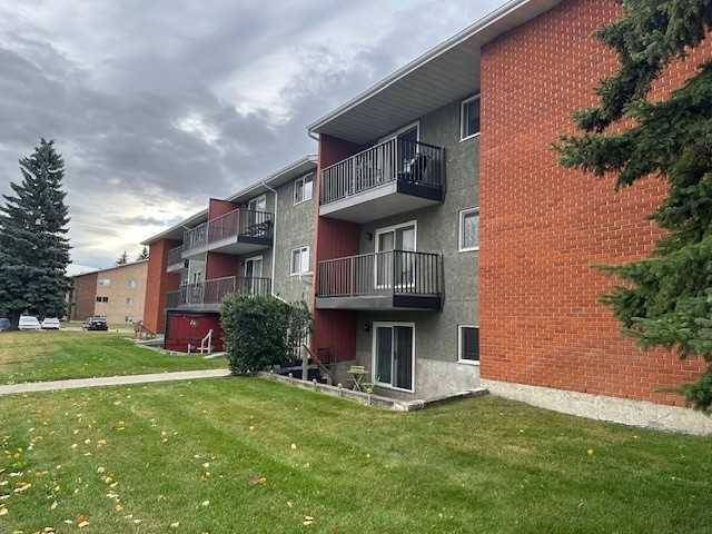 Red Deer, AB T4R 1V3,35 Bennett ST #103