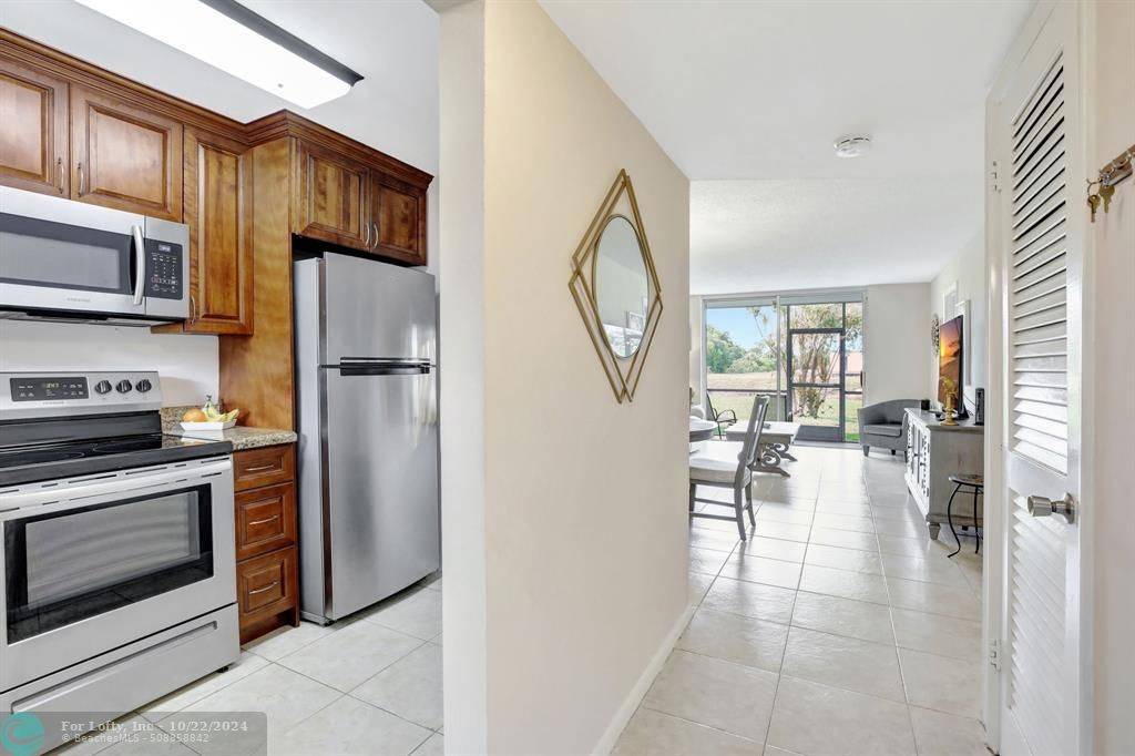 Sunrise, FL 33322,7991 N Sunrise Lakes Dr  #110