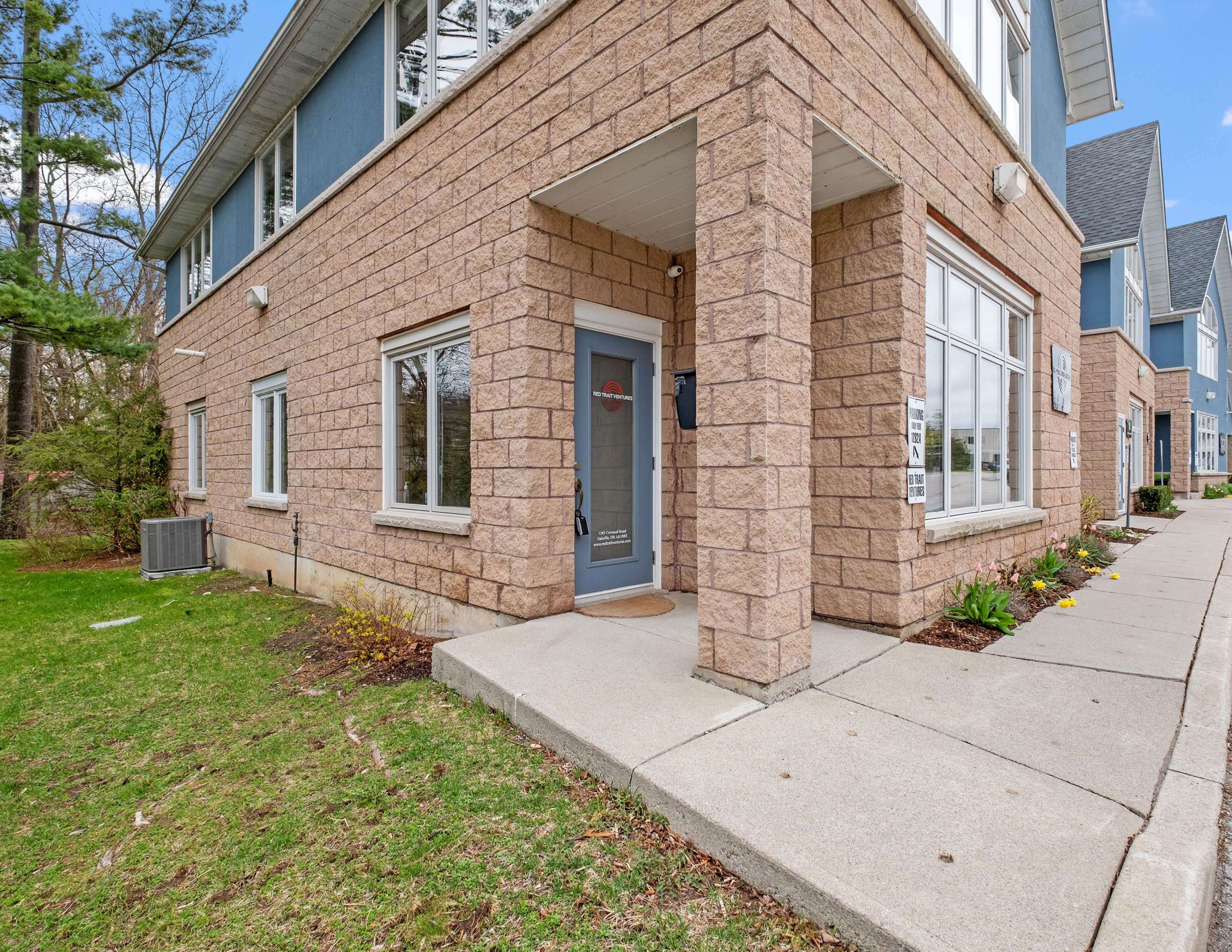 Oakville, ON L6J 7W5,1282 Cornwall RD #B