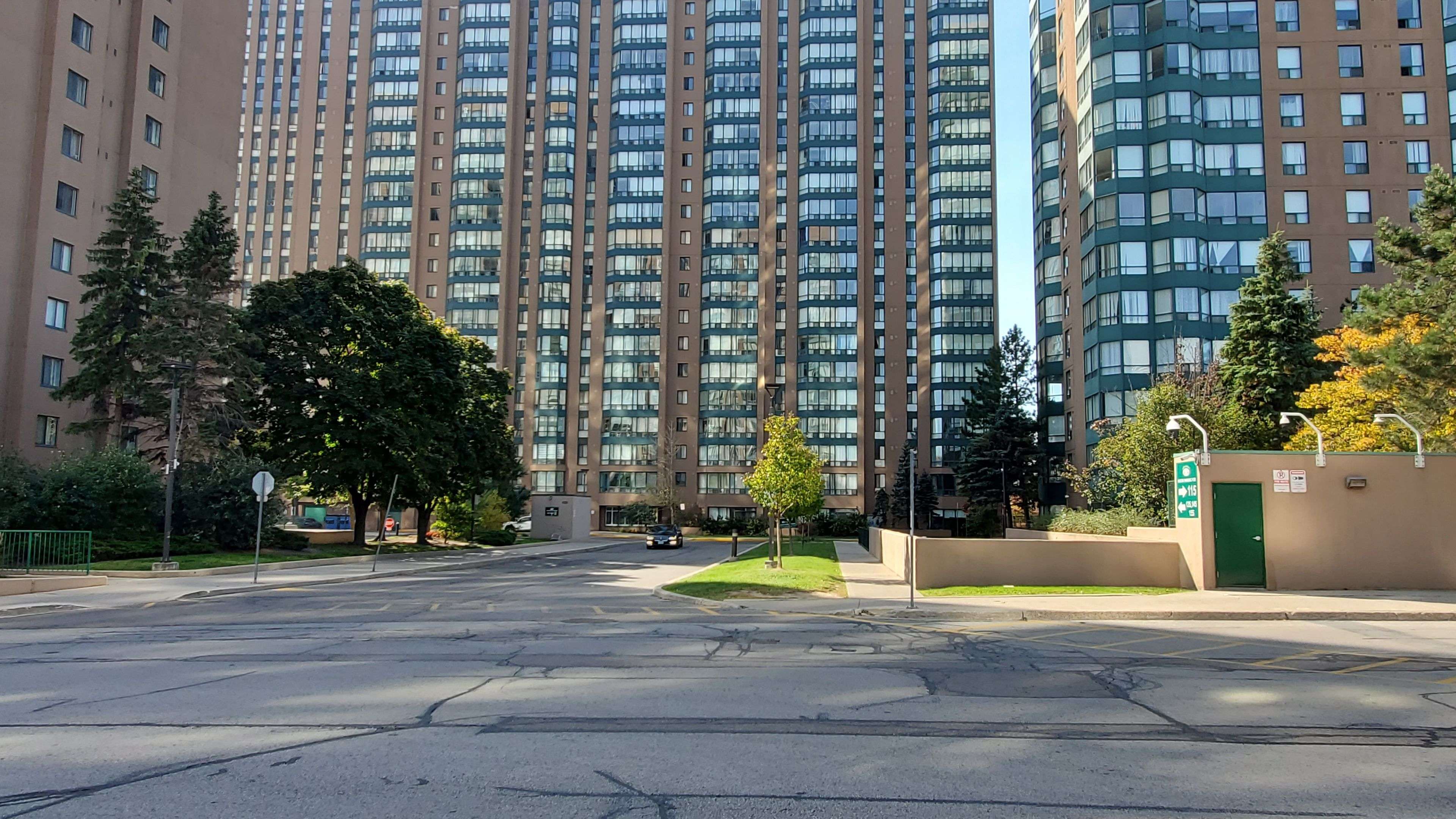 Mississauga, ON L5B 3Z2,155 Hillcrest AVE #514