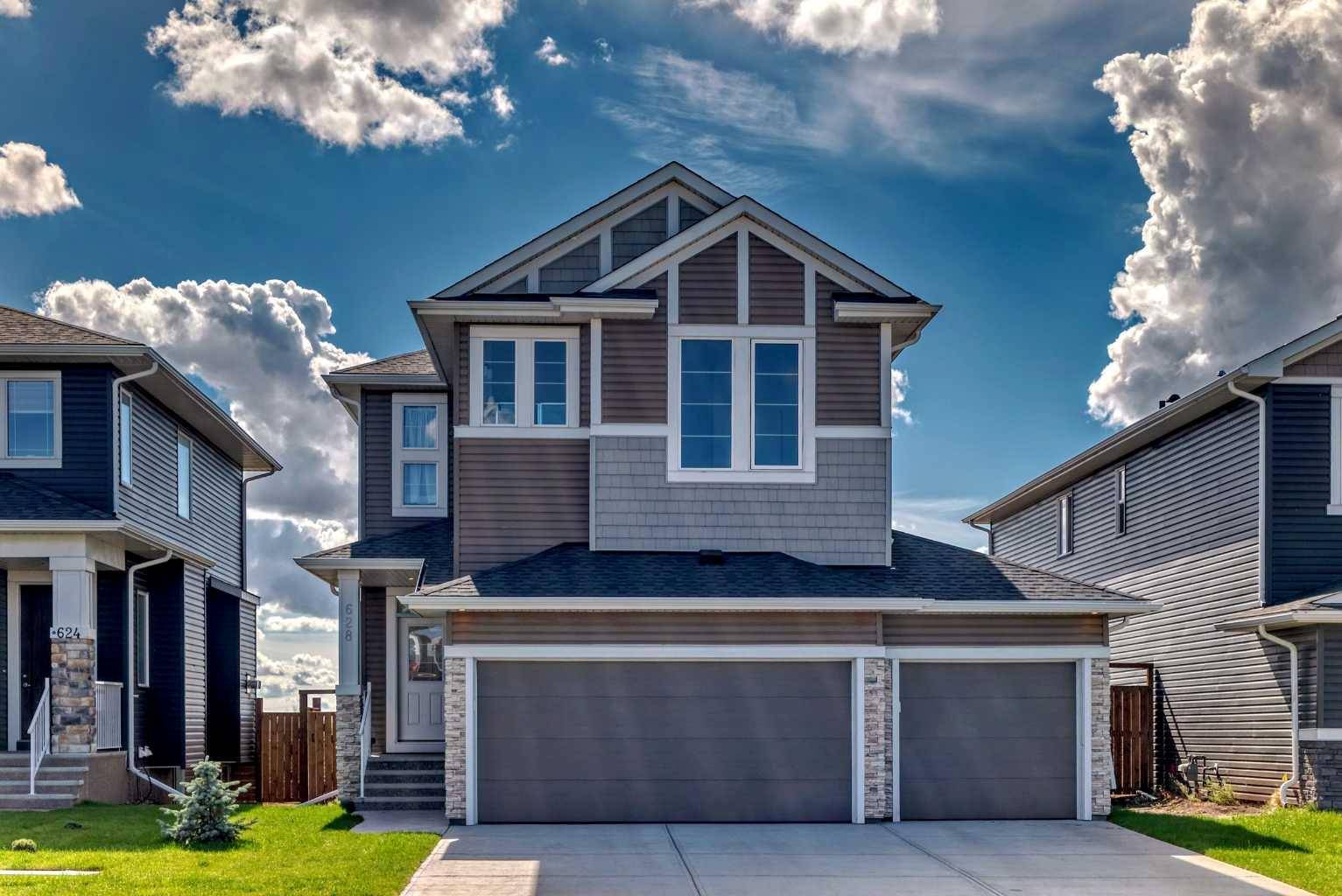 Chestermere, AB T1X 1Z7,628 West Lakeview Dr DR