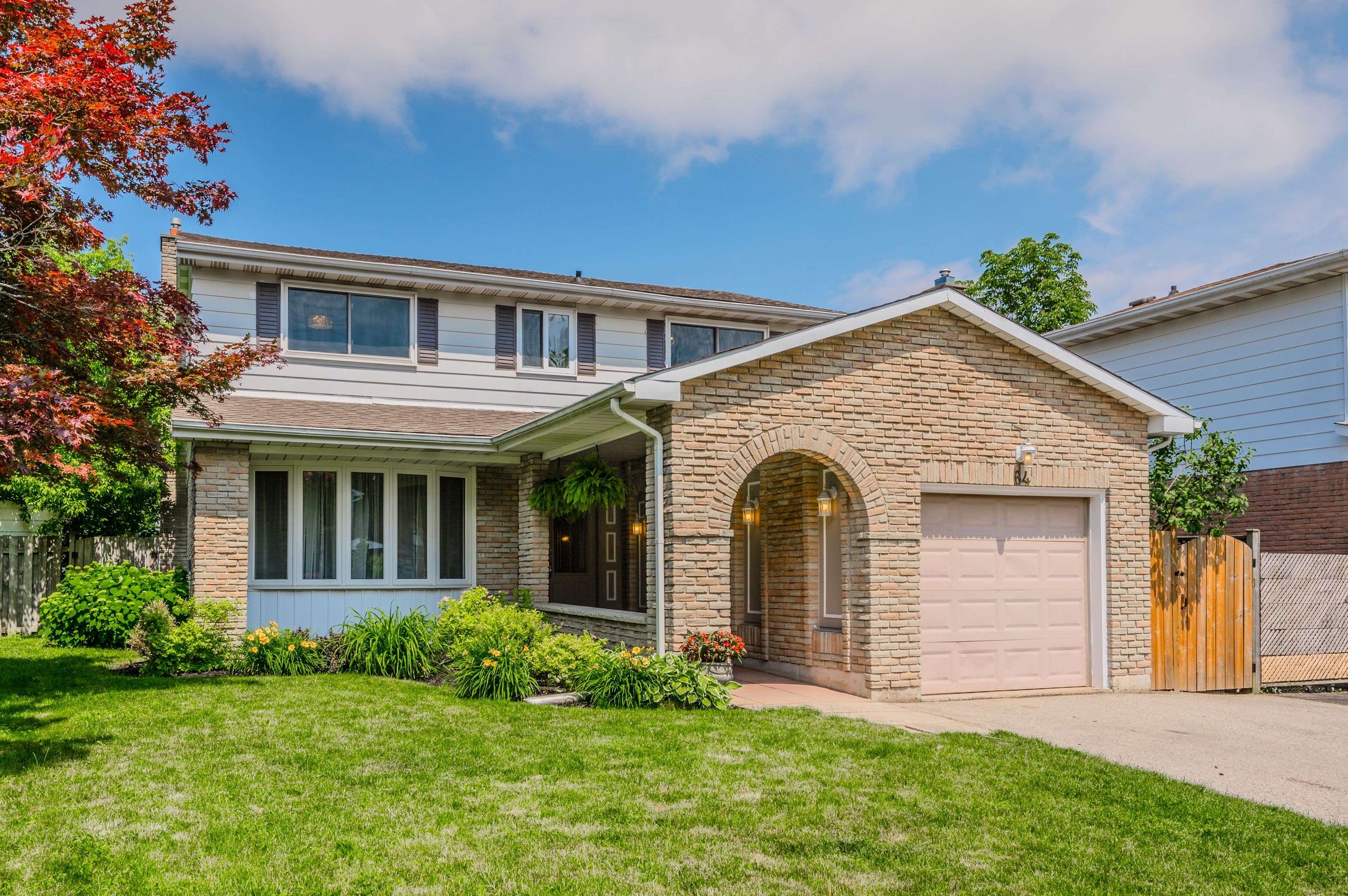 Kitchener, ON N2N 1E9,64 Meadowlane DR