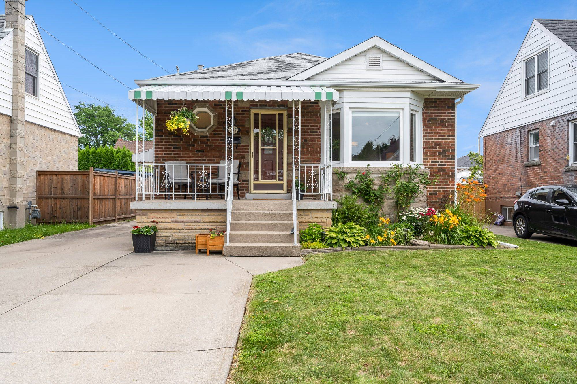 Hamilton, ON L8K 4V7,197 Charlotte ST