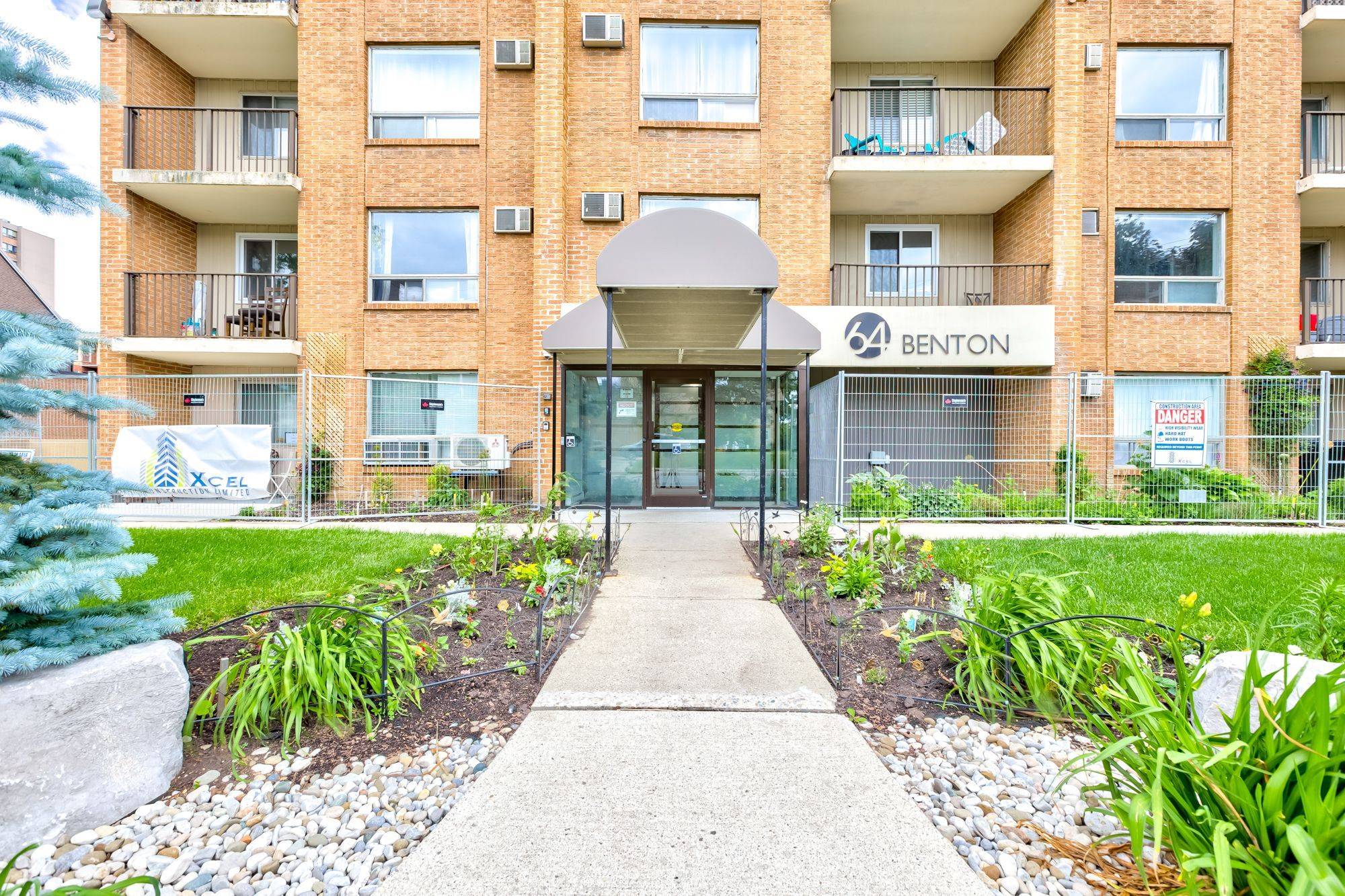 Kitchener, ON N2G 4L9,64 Benton ST #206