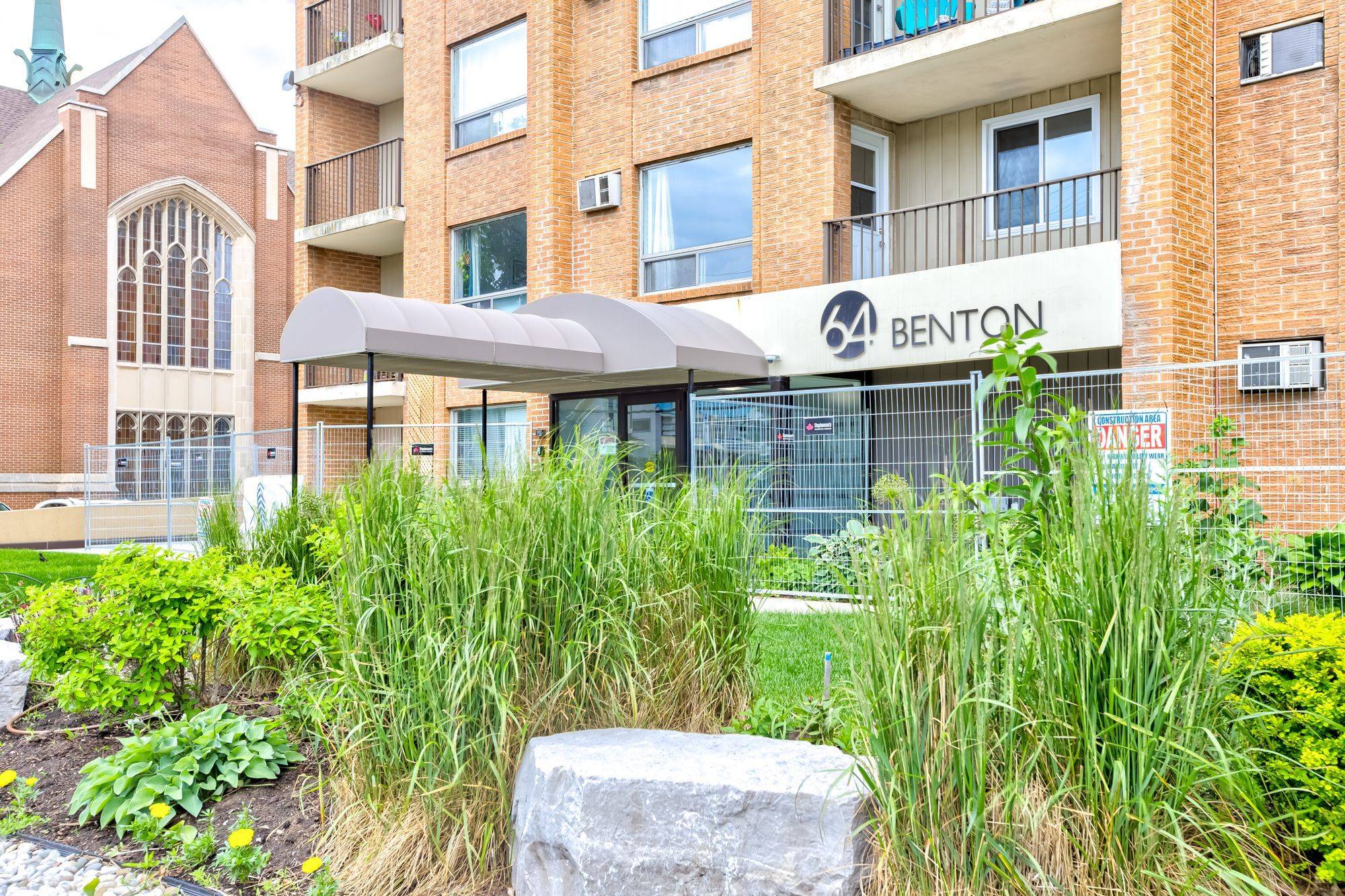 Kitchener, ON N2G 4L9,64 Benton ST #206