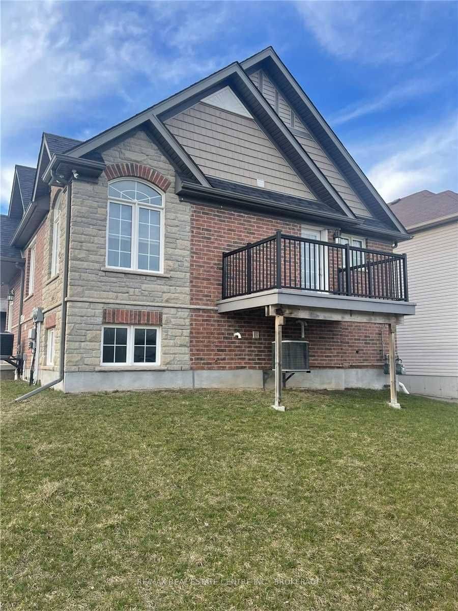 Kitchener, ON N2R 1Y5,196 Woodbine AVE