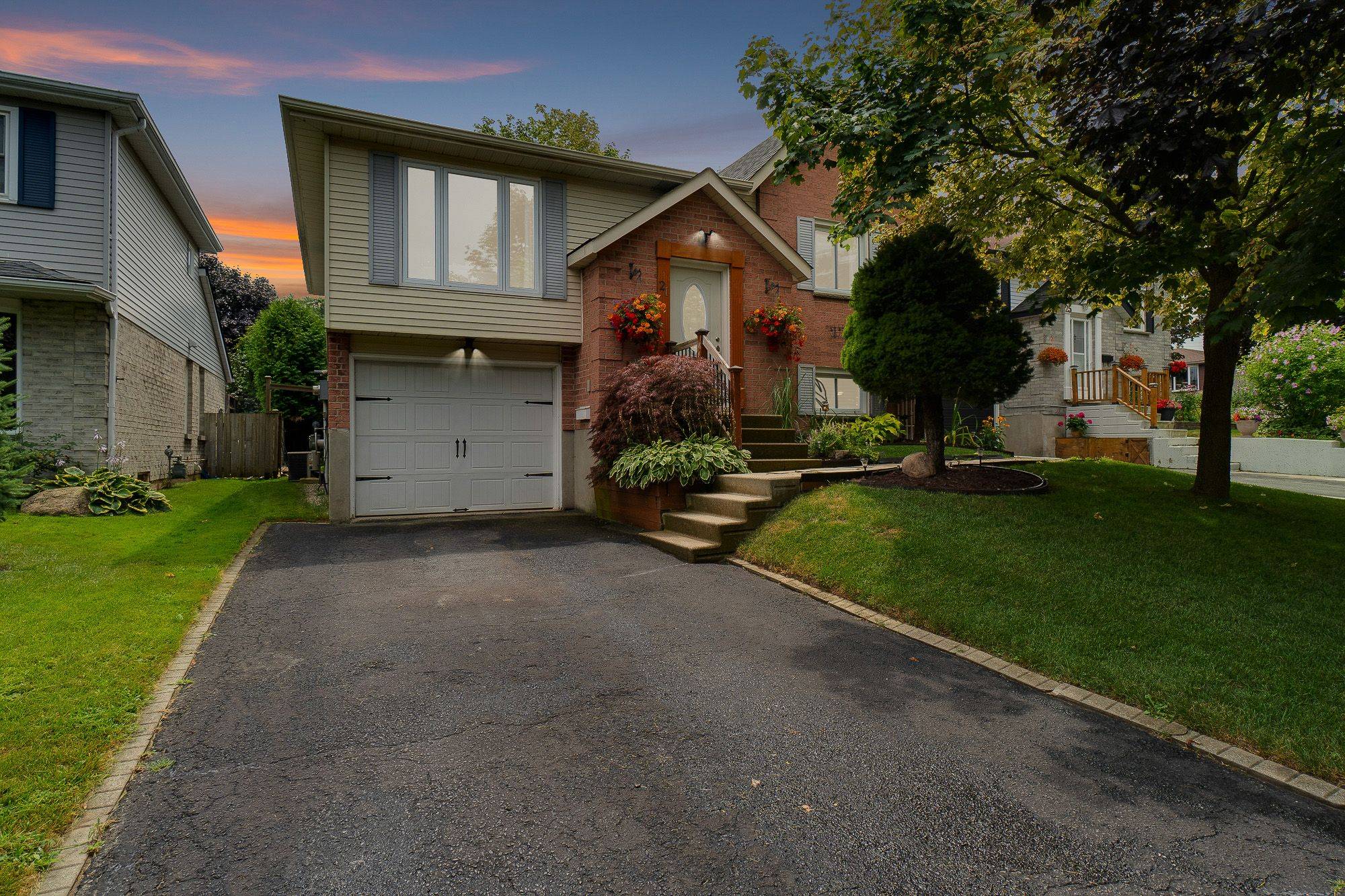 Kitchener, ON N2N 2L7,21 Golden Meadow CRES