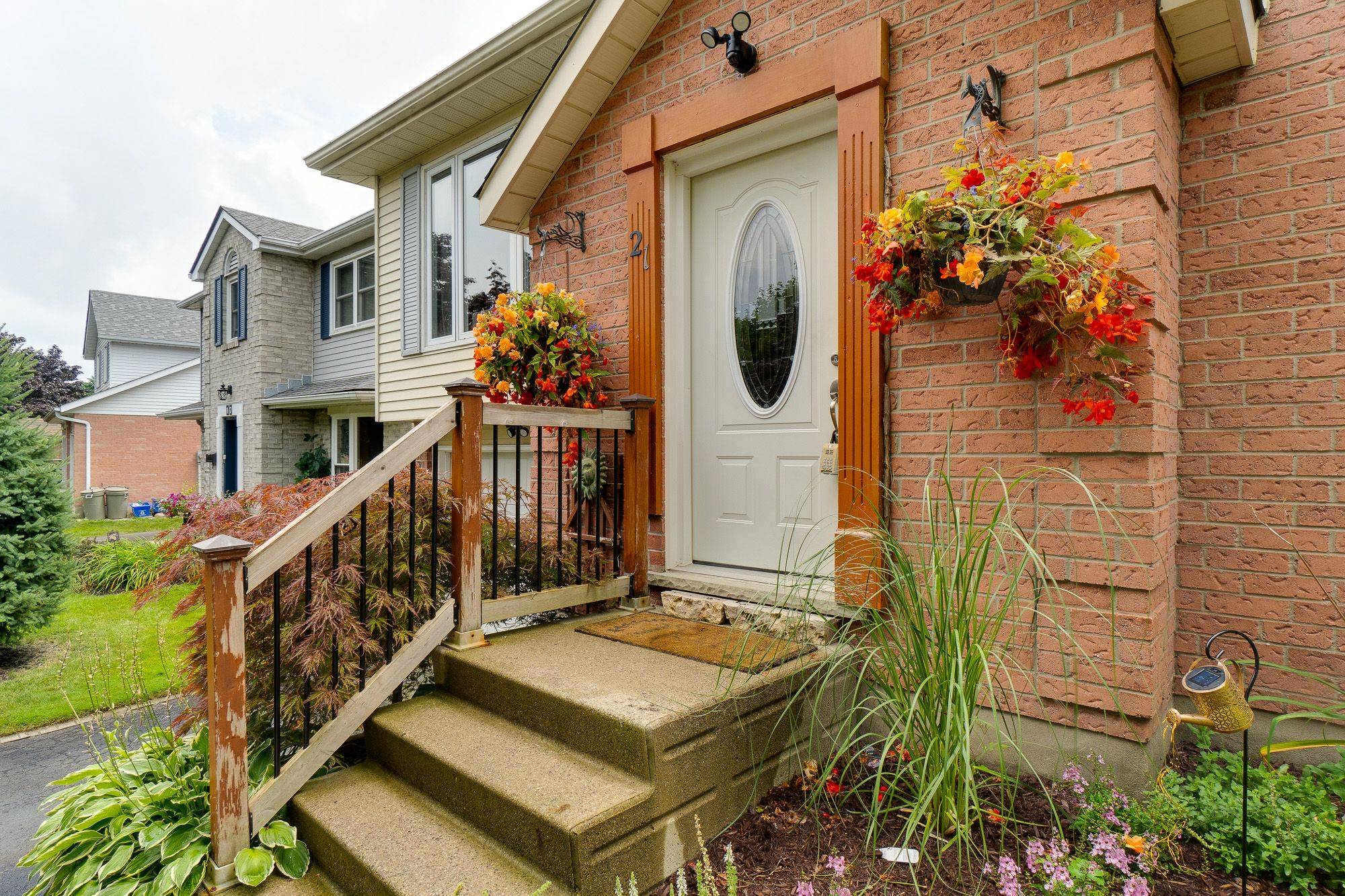 Kitchener, ON N2N 2L7,21 Golden Meadow CRES