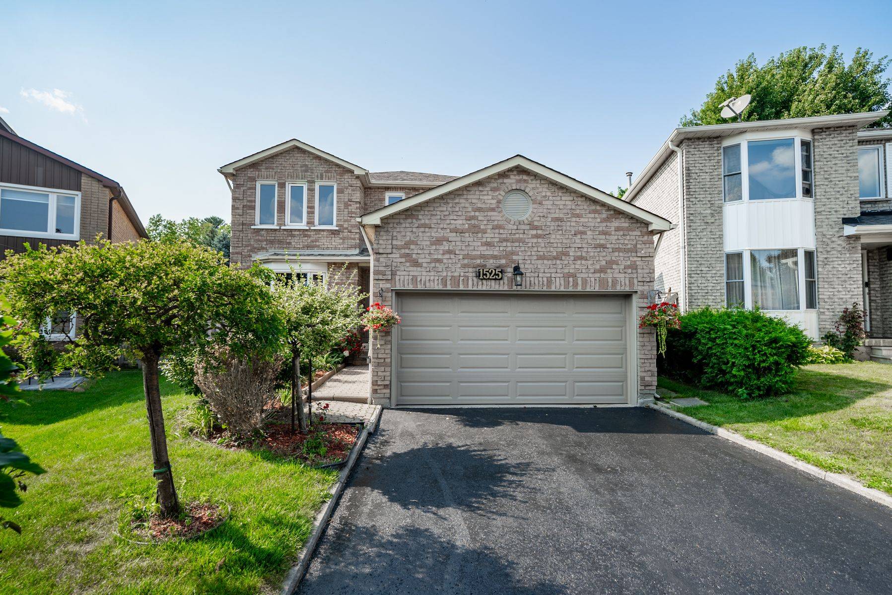 Durham, ON L1X 2K8,1525 Somergrove CRES