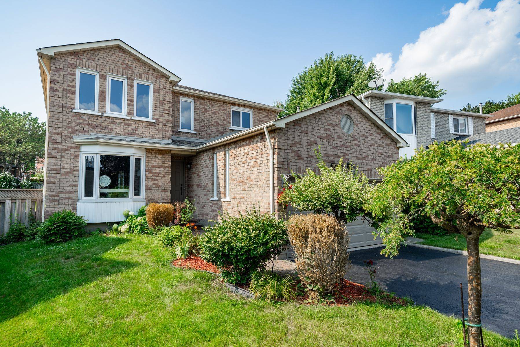 Durham, ON L1X 2K8,1525 Somergrove CRES