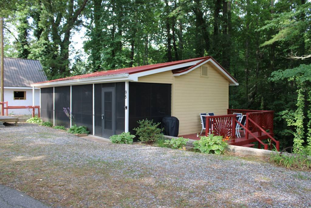 Blairsville, GA 50512,95 Nottely Lake Cottage