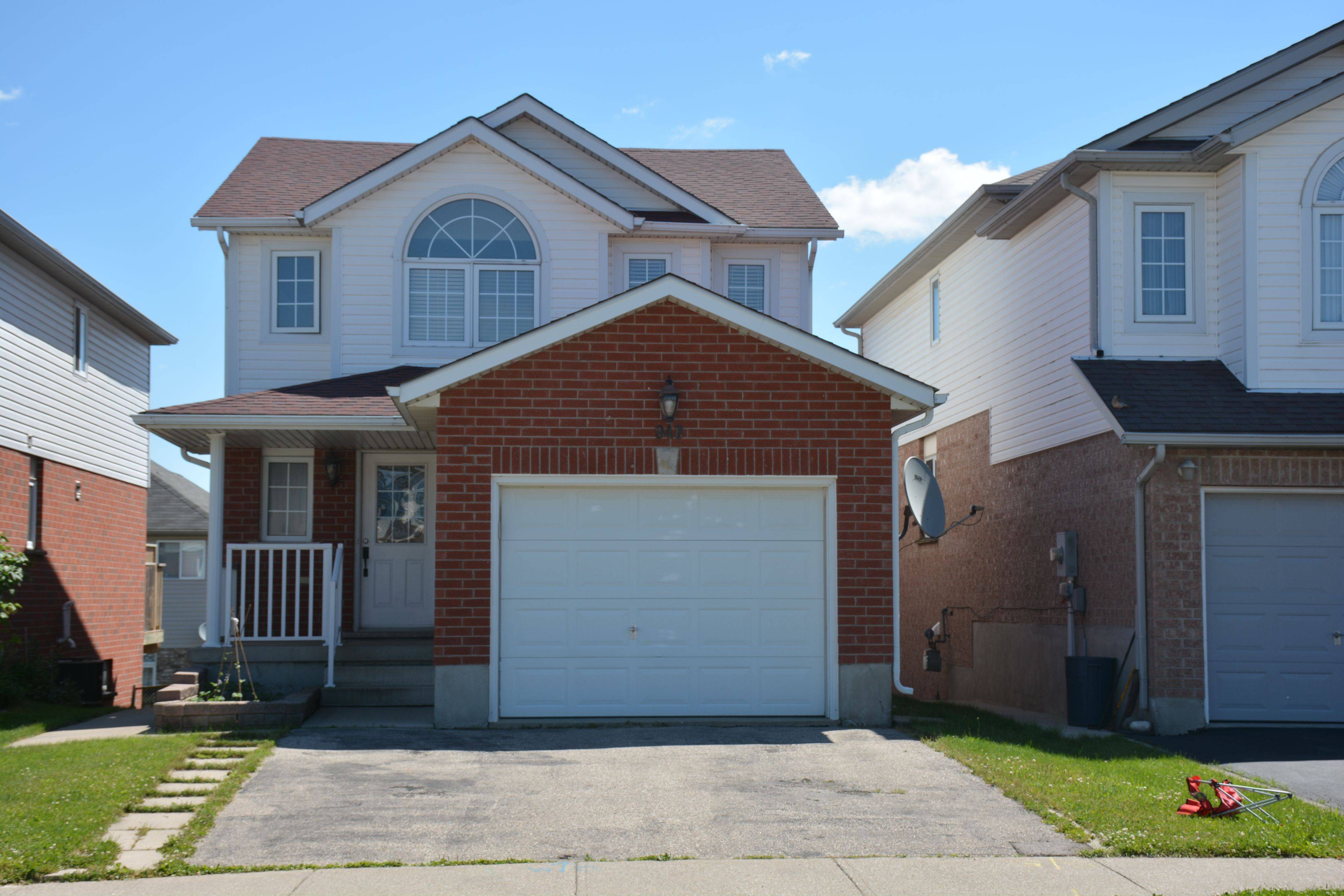 Kitchener, ON N2E 3W3,948 Copper Leaf CRES