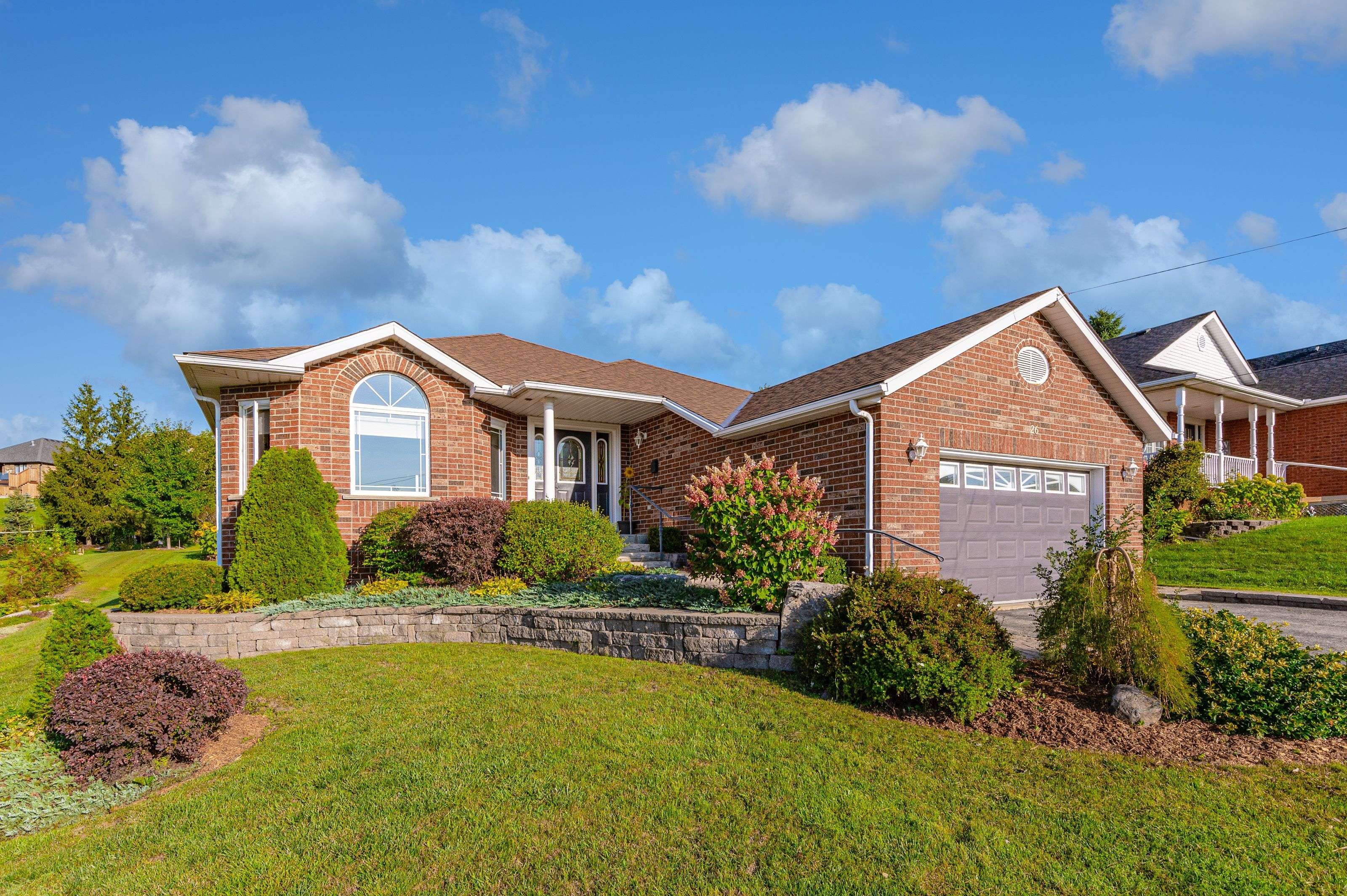 Mapleton, ON N0G 1P0,26 Queen ST