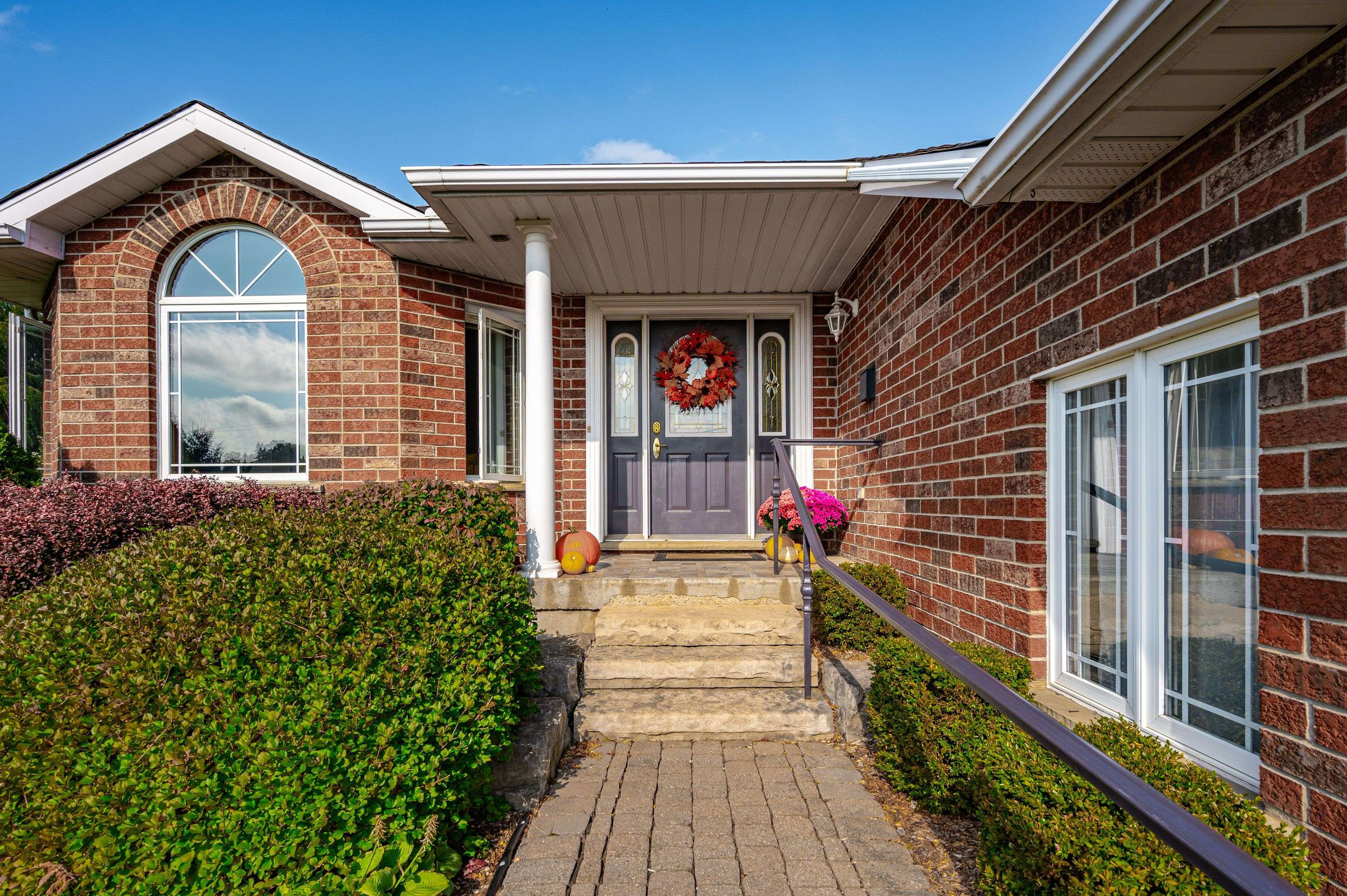 Mapleton, ON N0G 1P0,26 Queen ST