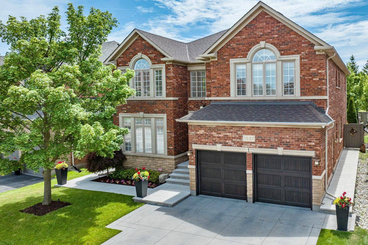 1537 Pinery CRES, Oakville, ON L6H 7J9