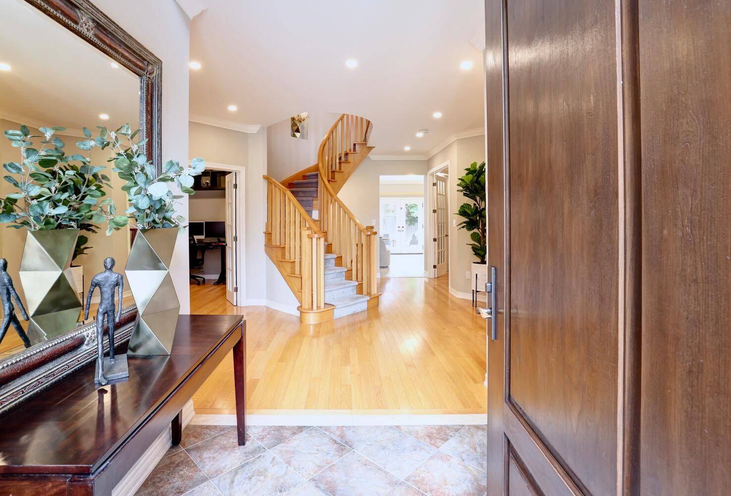 1537 Pinery CRES, Oakville, ON L6H 7J9