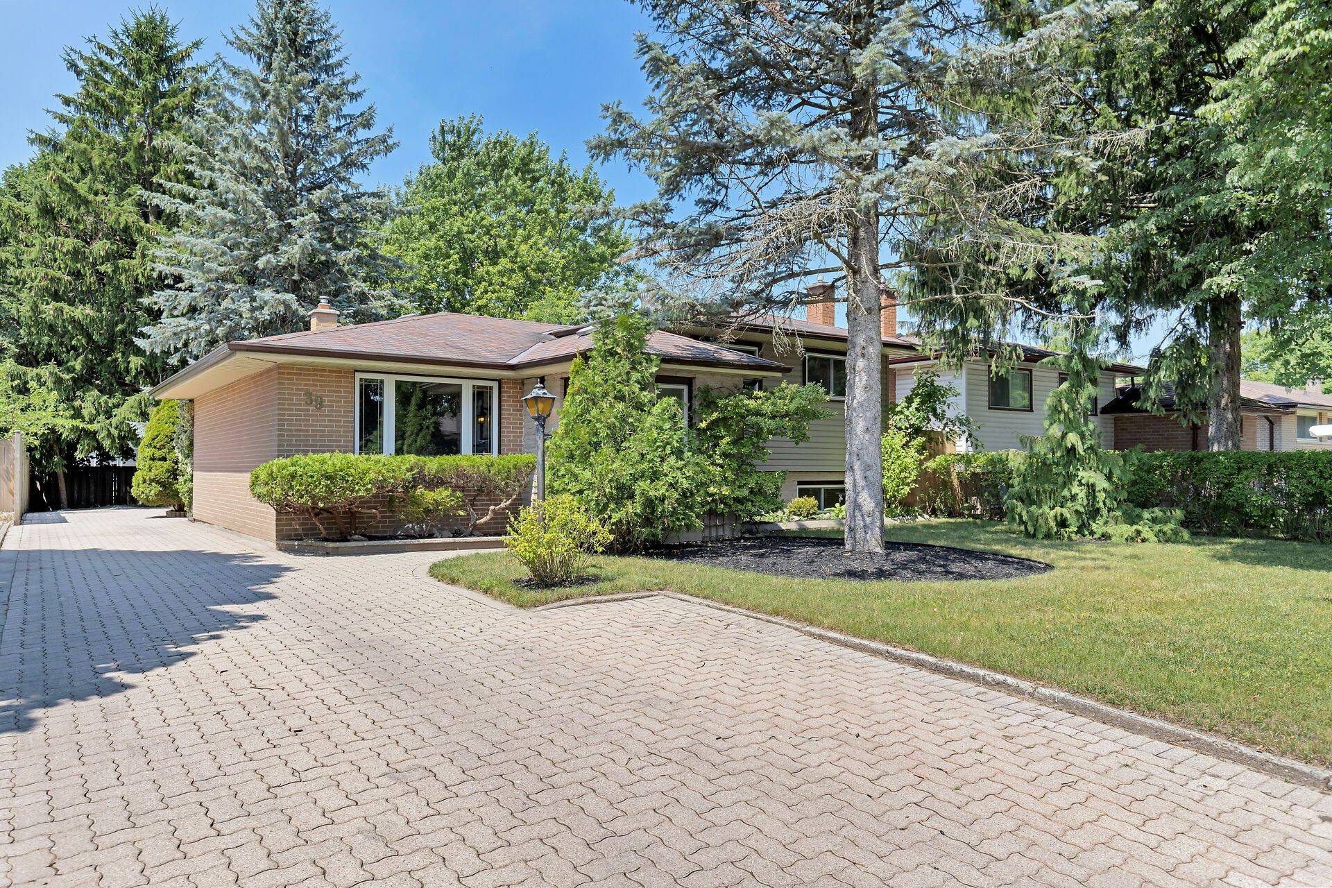 London, ON N5V 2X2,39 Oneida RD