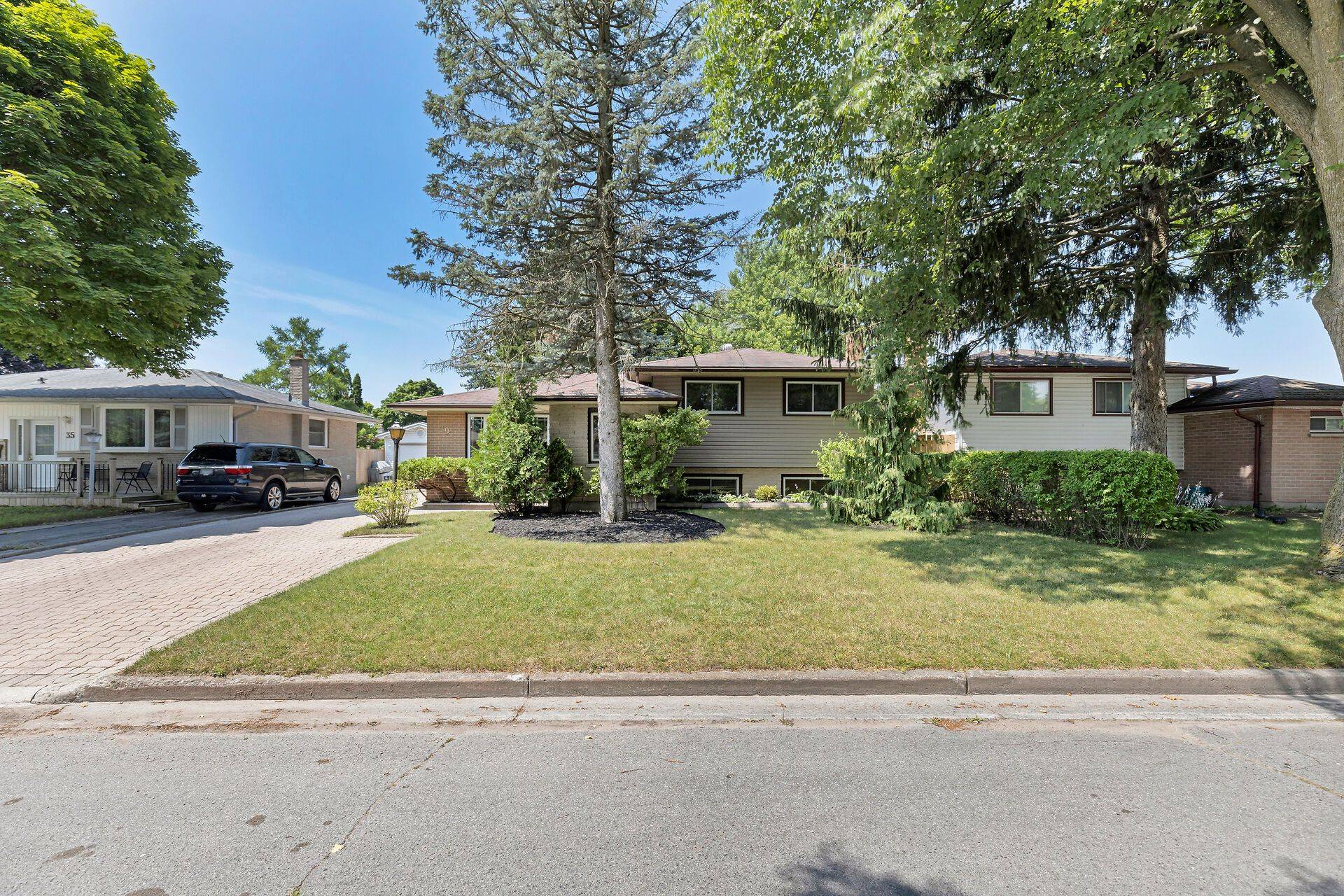London, ON N5V 2X2,39 Oneida RD