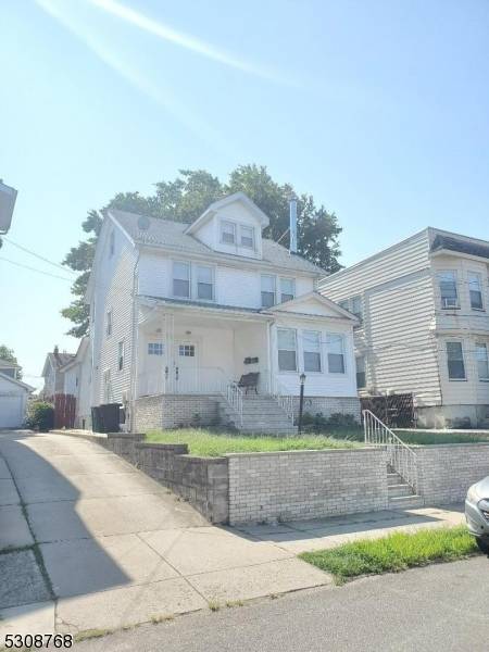 Kearny Town, NJ 07032,696 Elm St #2