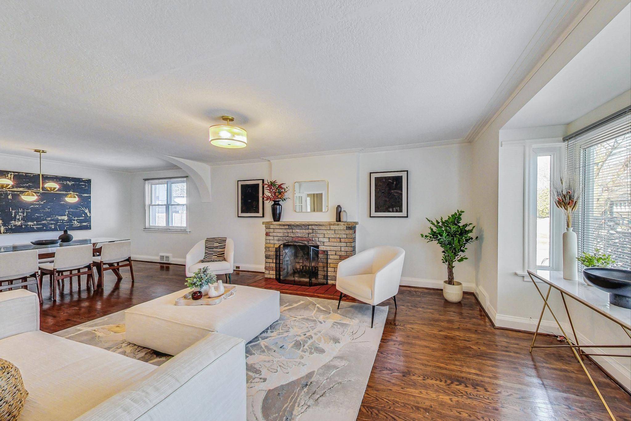 Toronto E06, ON M1N 3H2,94 Eastwood AVE