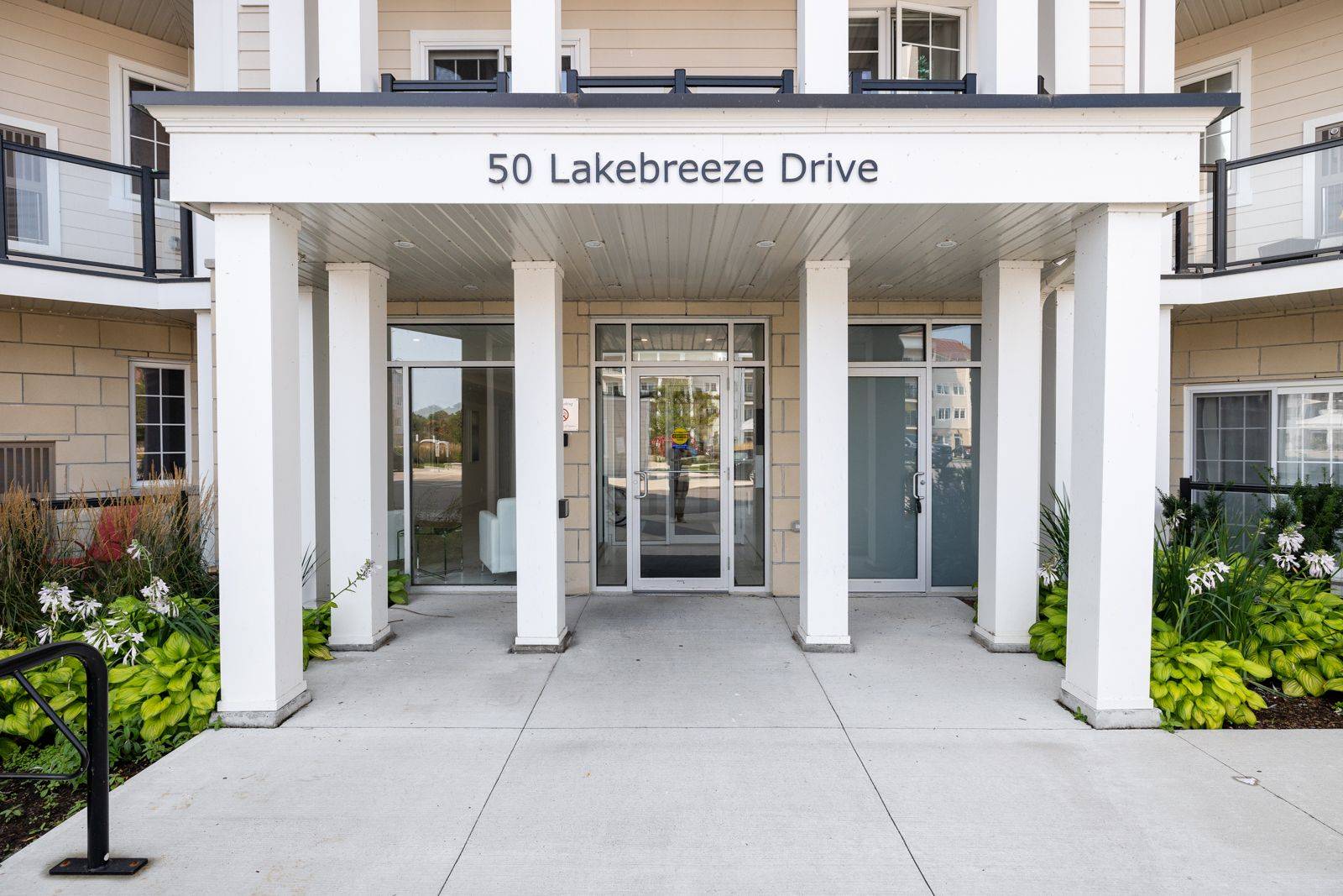 Clarington, ON L1B 0V9,50 Lakebreeze DR #314