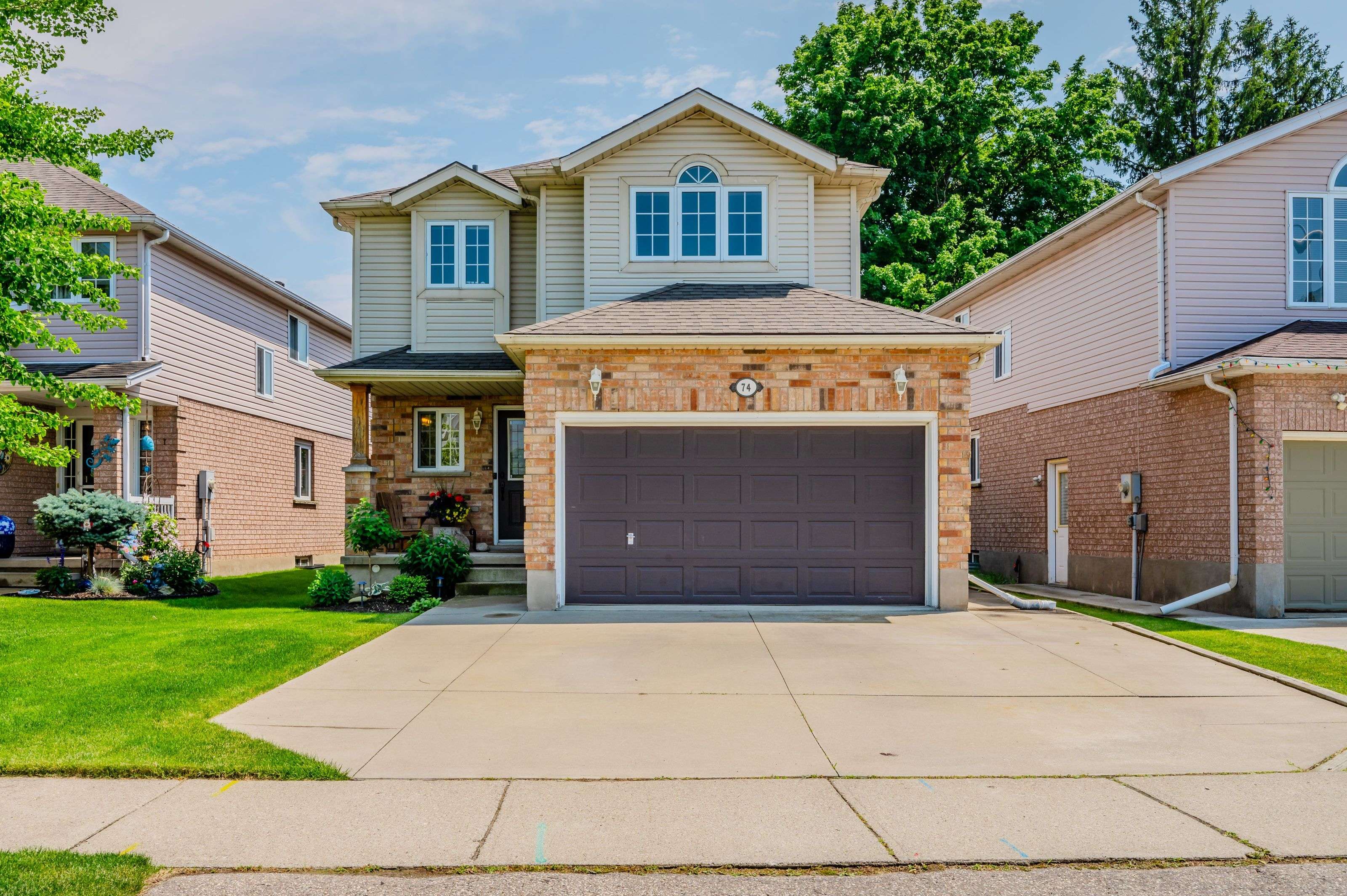 Kitchener, ON N2E 3N6,74 Queen Charlotte CRES