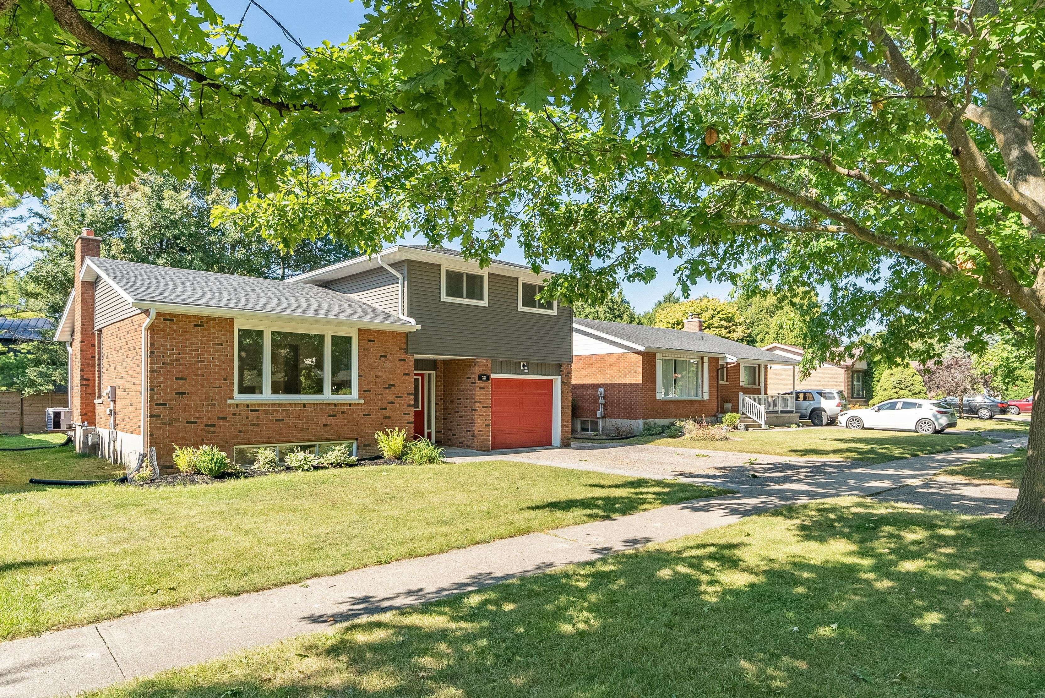 Kitchener, ON N2P 1R2,38 BLACK WALNUT DR