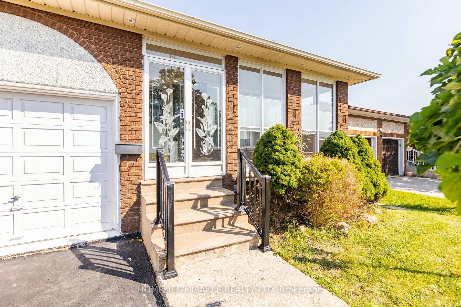 Vaughan, ON L4L 2V1,746 Woodbridge AVE