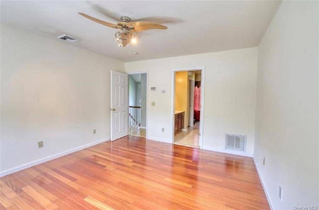 Pine Bush, NY 11256,122 Kelly AVE