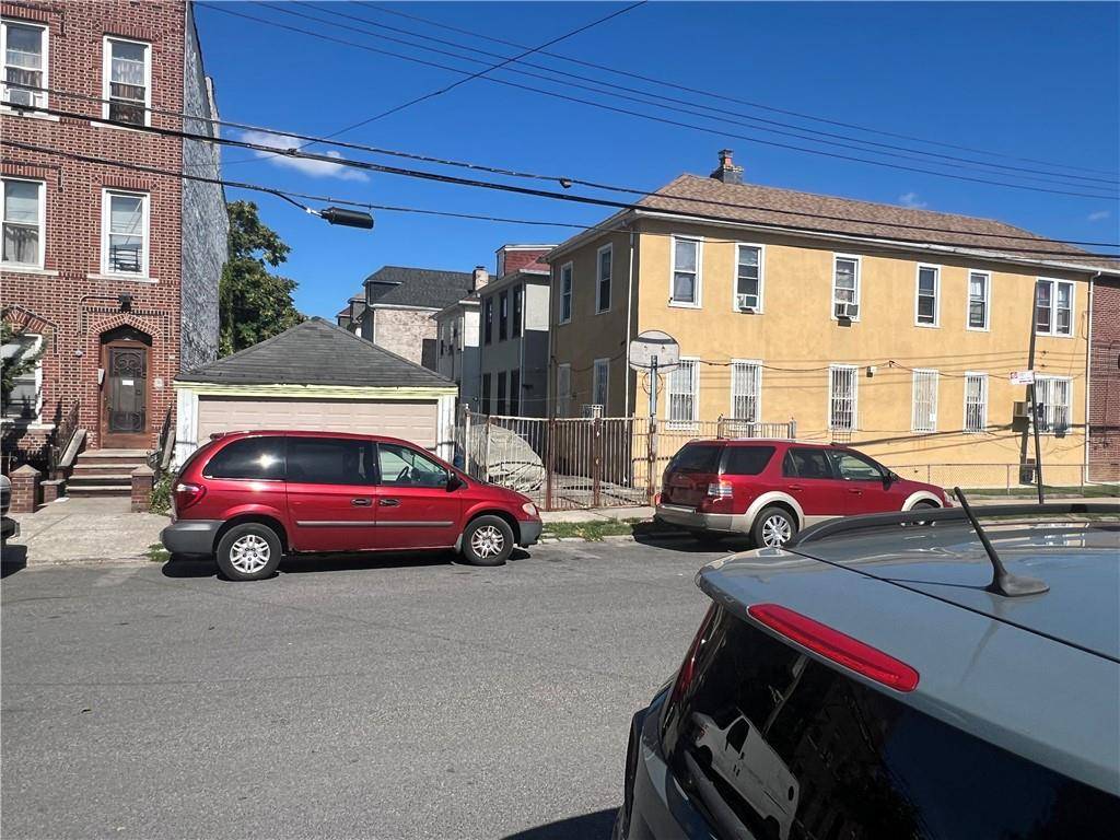 Brooklyn, NY 11203,891 Linden BLVD