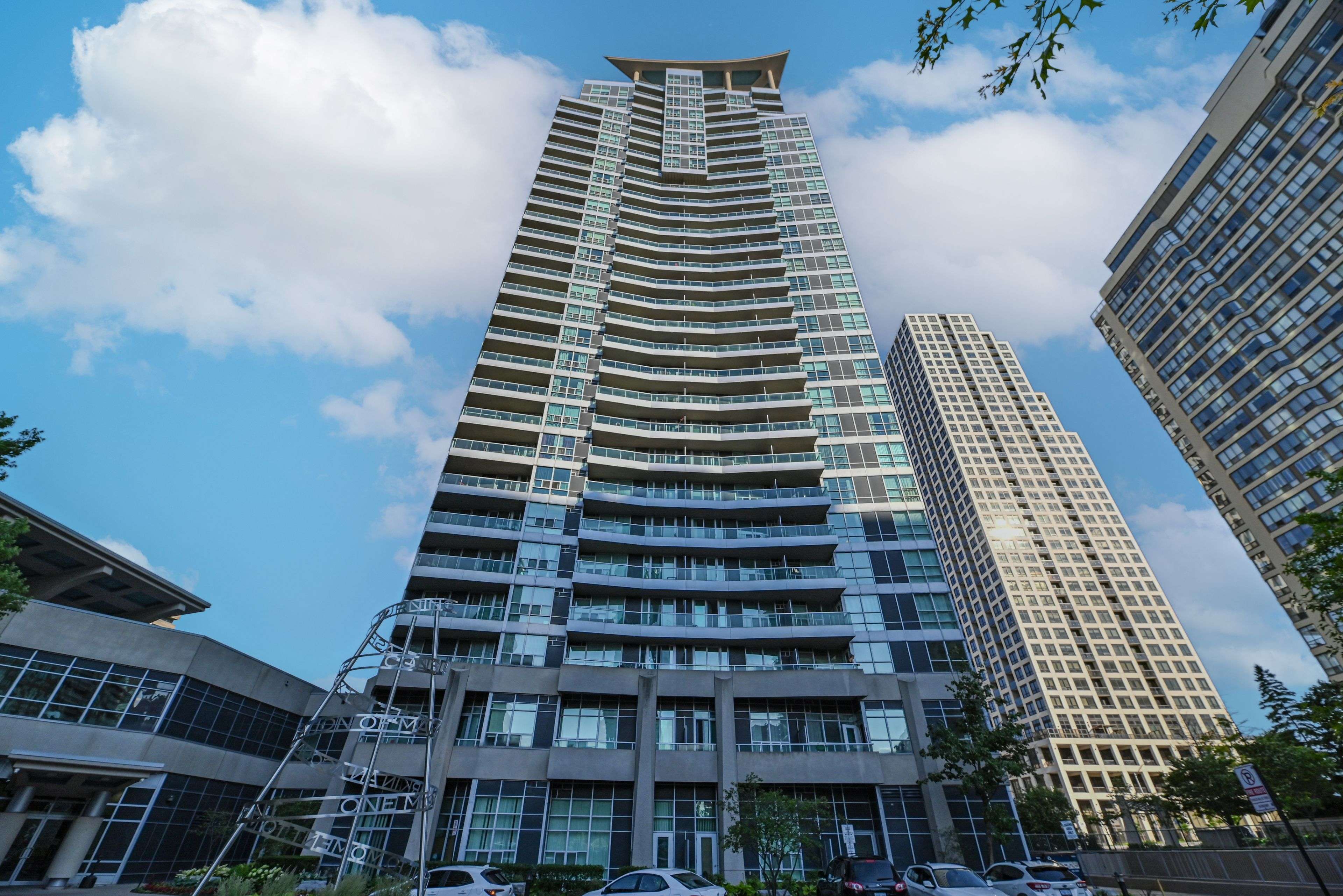 Mississauga, ON L5B 4M2,33 Elm DR W #502