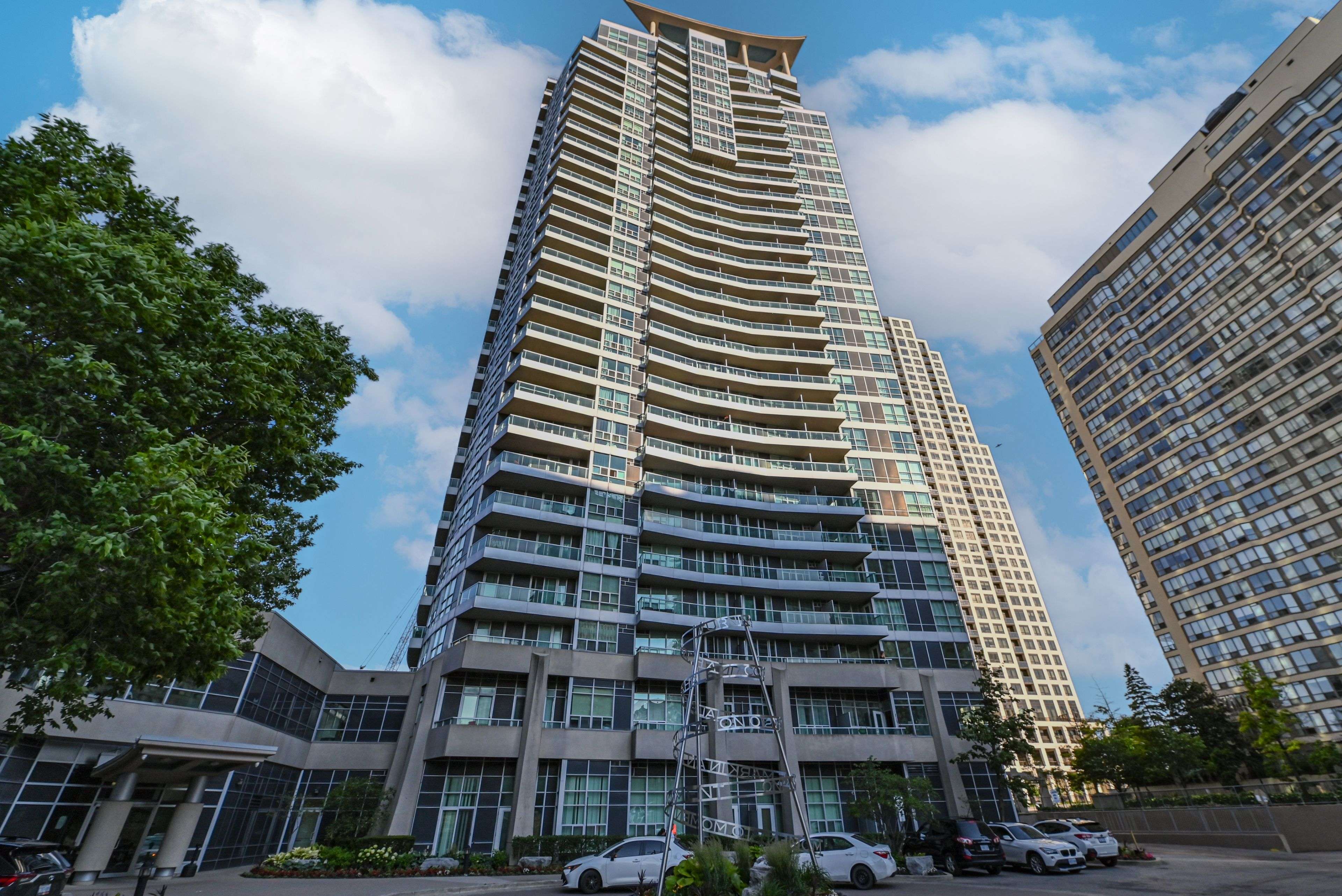 Mississauga, ON L5B 4M2,33 Elm DR W #502