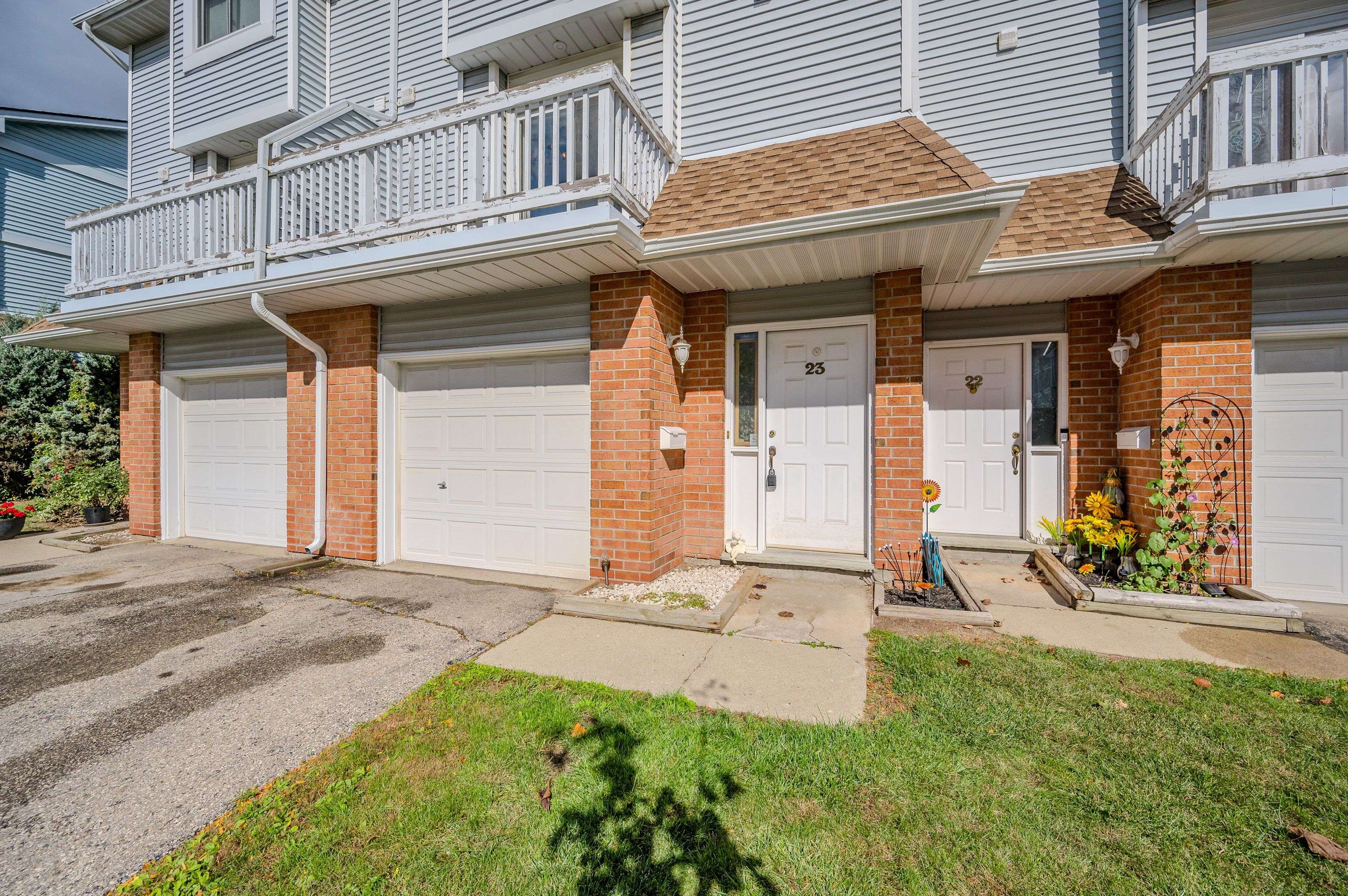 Kitchener, ON N2C 2N2,111 Traynor AVE #23