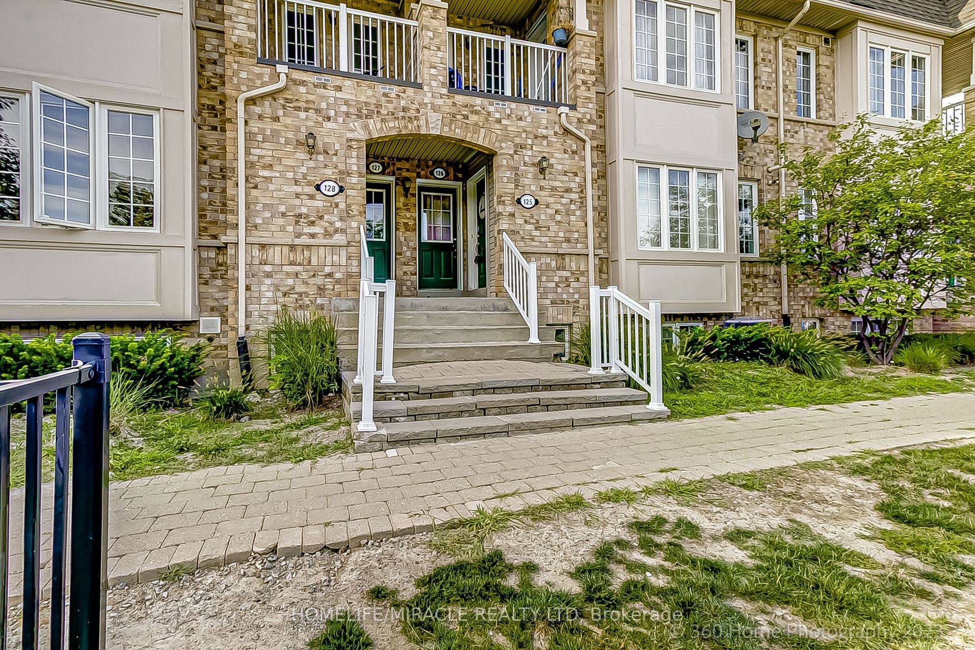 Toronto E11, ON M1B 6K2,42 Pinery TRL #126