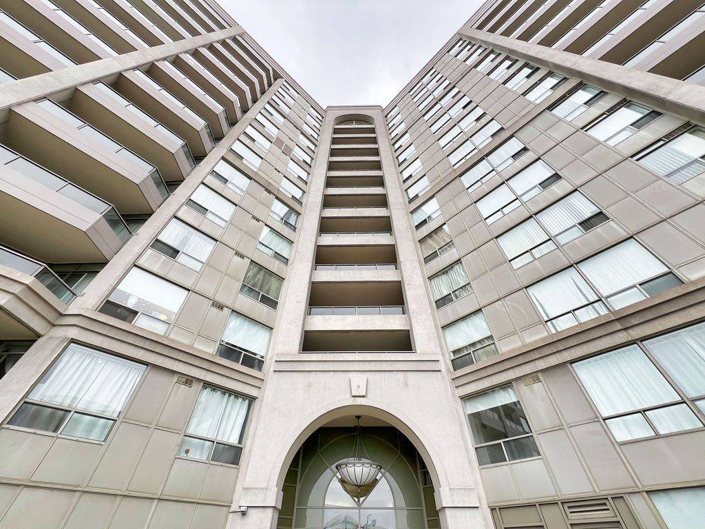 Richmond Hill, ON L4B 3B6,9015 Leslie ST #Ph08