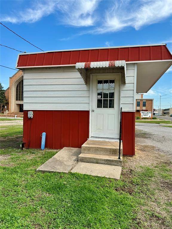 Chickasha, OK 73018,412 S 4th Street