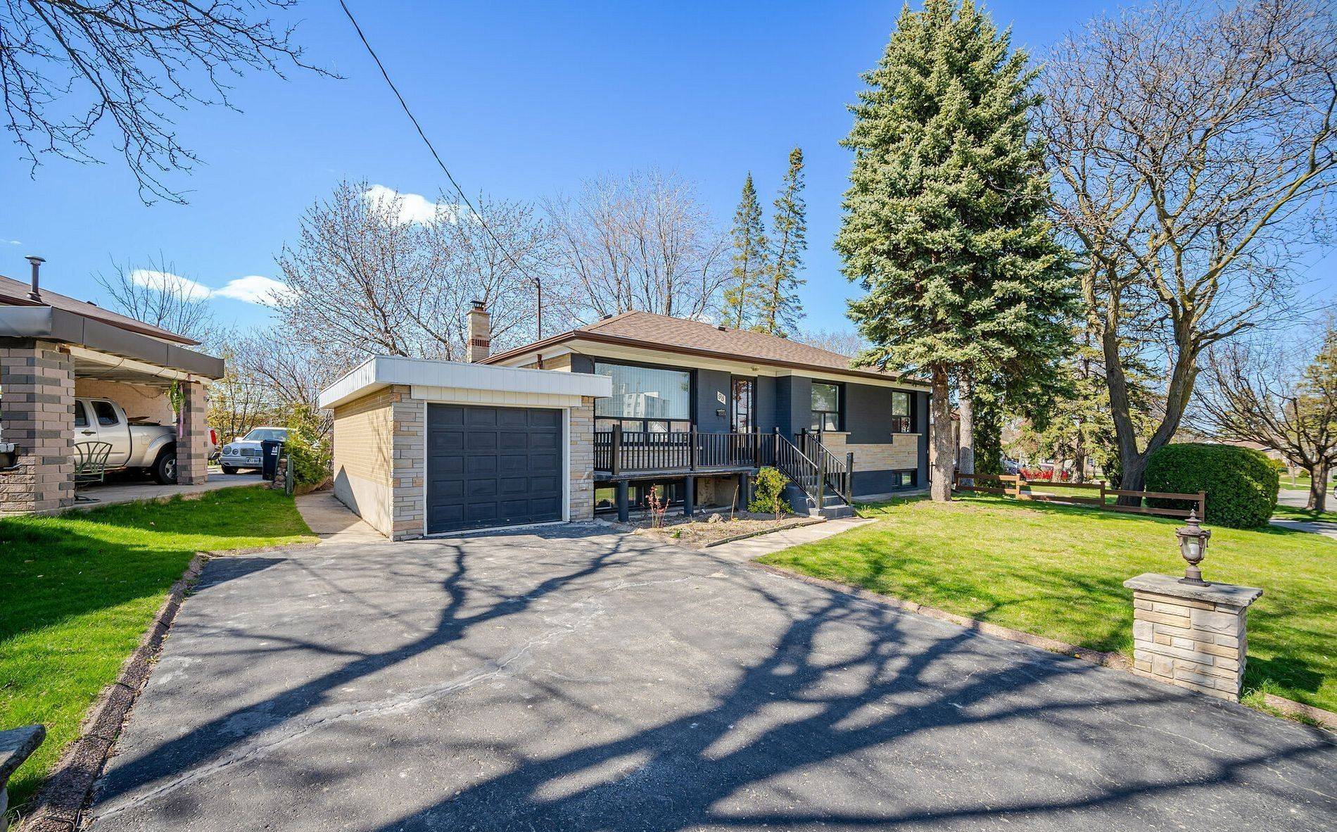 Toronto W10, ON M9W 2C8,98 Stavely CRES