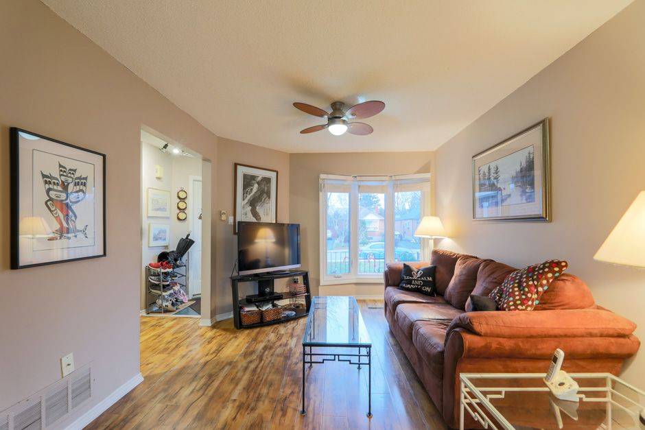 Toronto E06, ON M1N 3W7,132 Sandown AVE